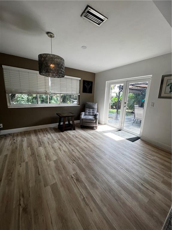 Hollywood Hills 6-22 B - Residential
