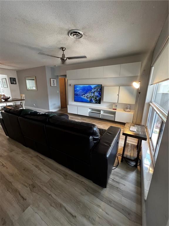 Hollywood Hills 6-22 B - Residential