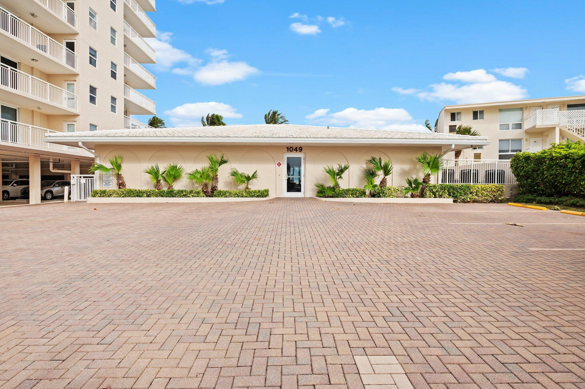 HILLSBORO LE BARON CONDO APTS - Residential
