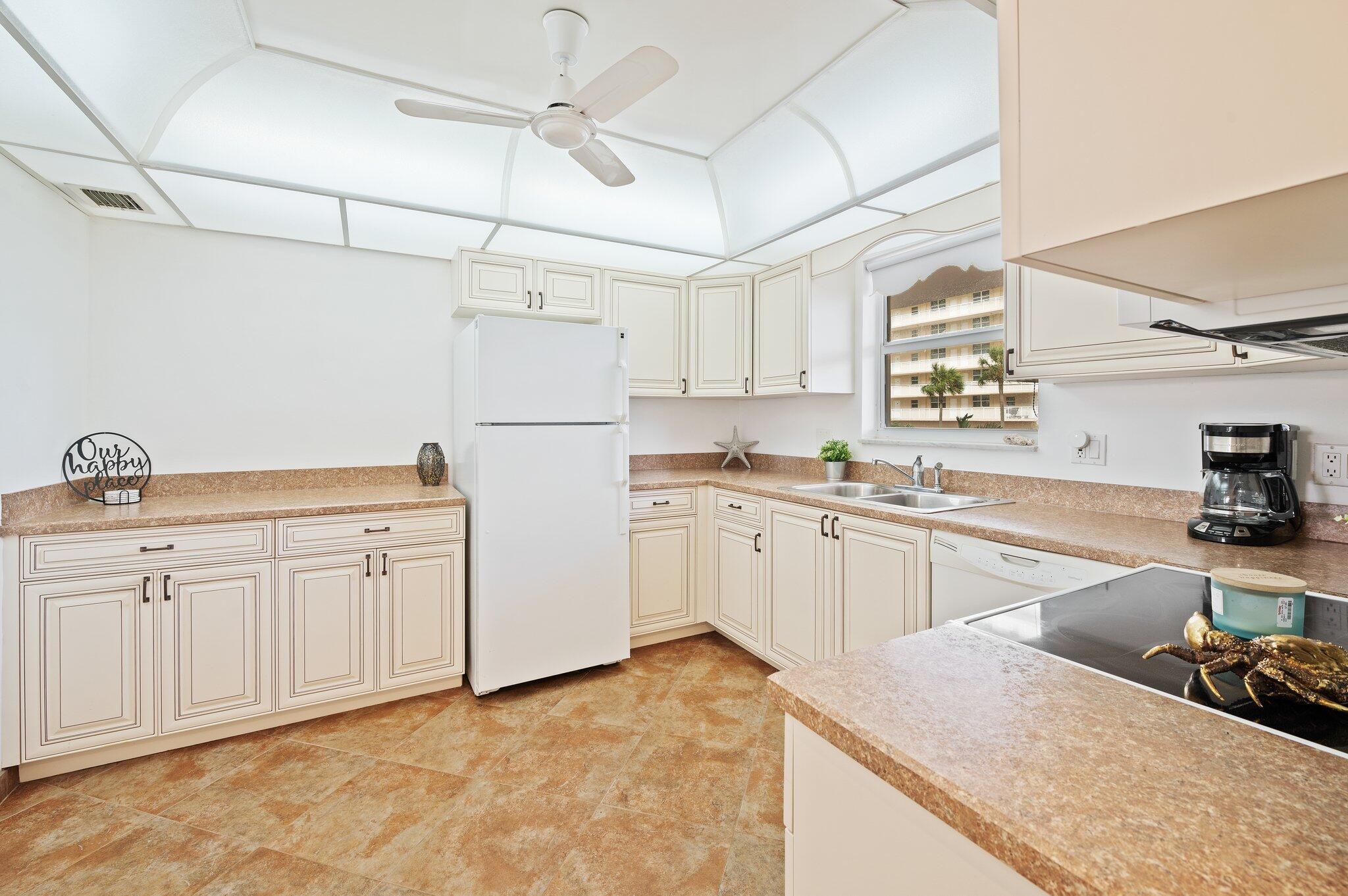 HILLSBORO LE BARON CONDO APTS - Residential
