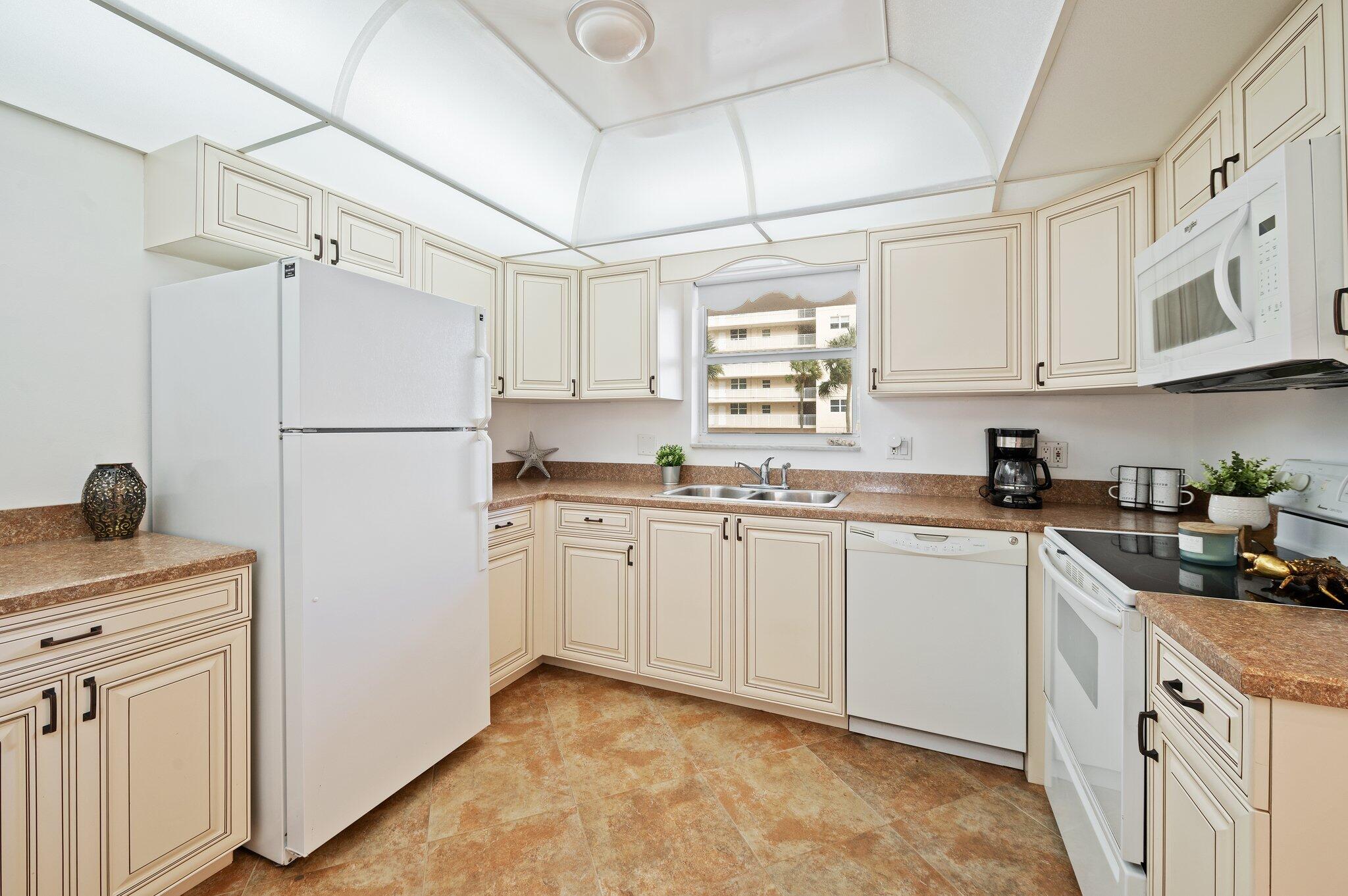 HILLSBORO LE BARON CONDO APTS - Residential
