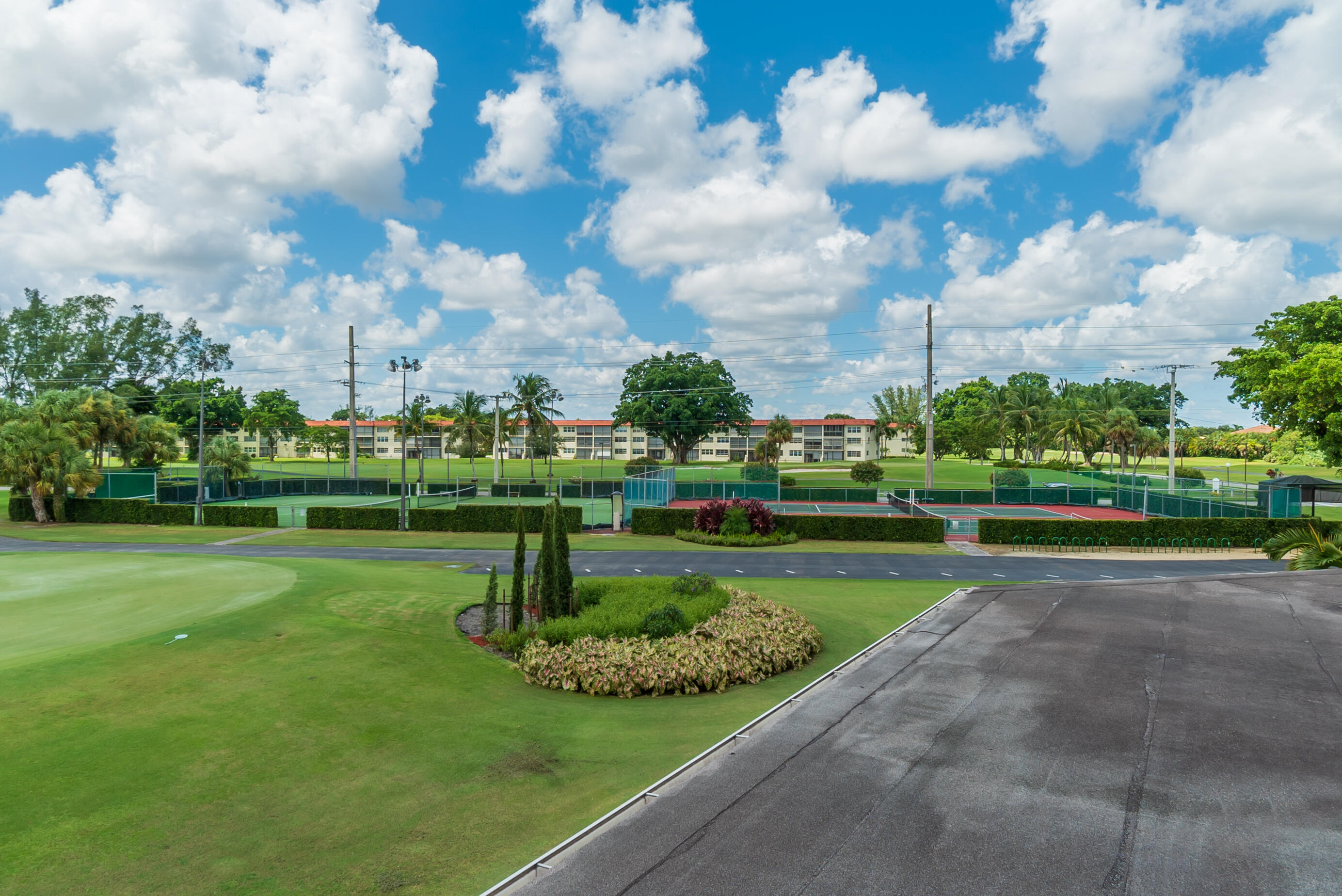 HOLLYBROOK GOLF AND TENNIS CLUB - Residential