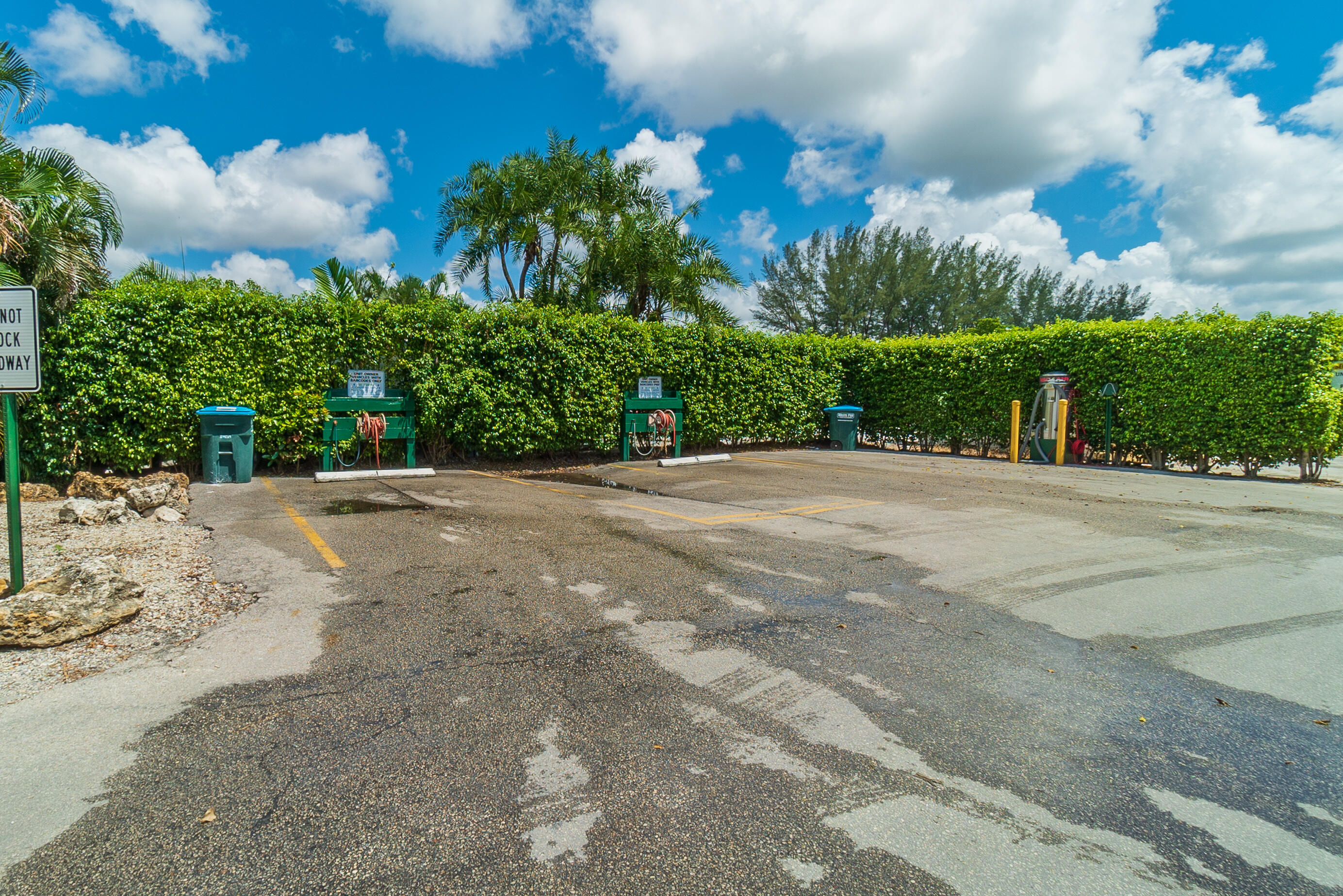 HOLLYBROOK GOLF AND TENNIS CLUB - Residential