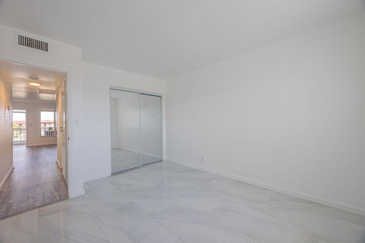 HAMPTON GARDENS 1 CONDO - Residential