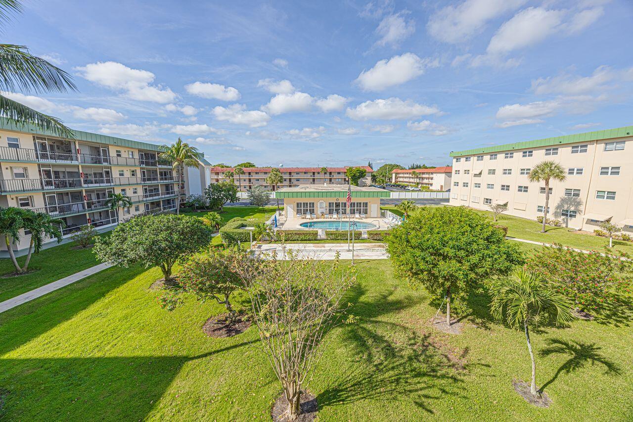 HAMPTON GARDENS 1 CONDO - Residential
