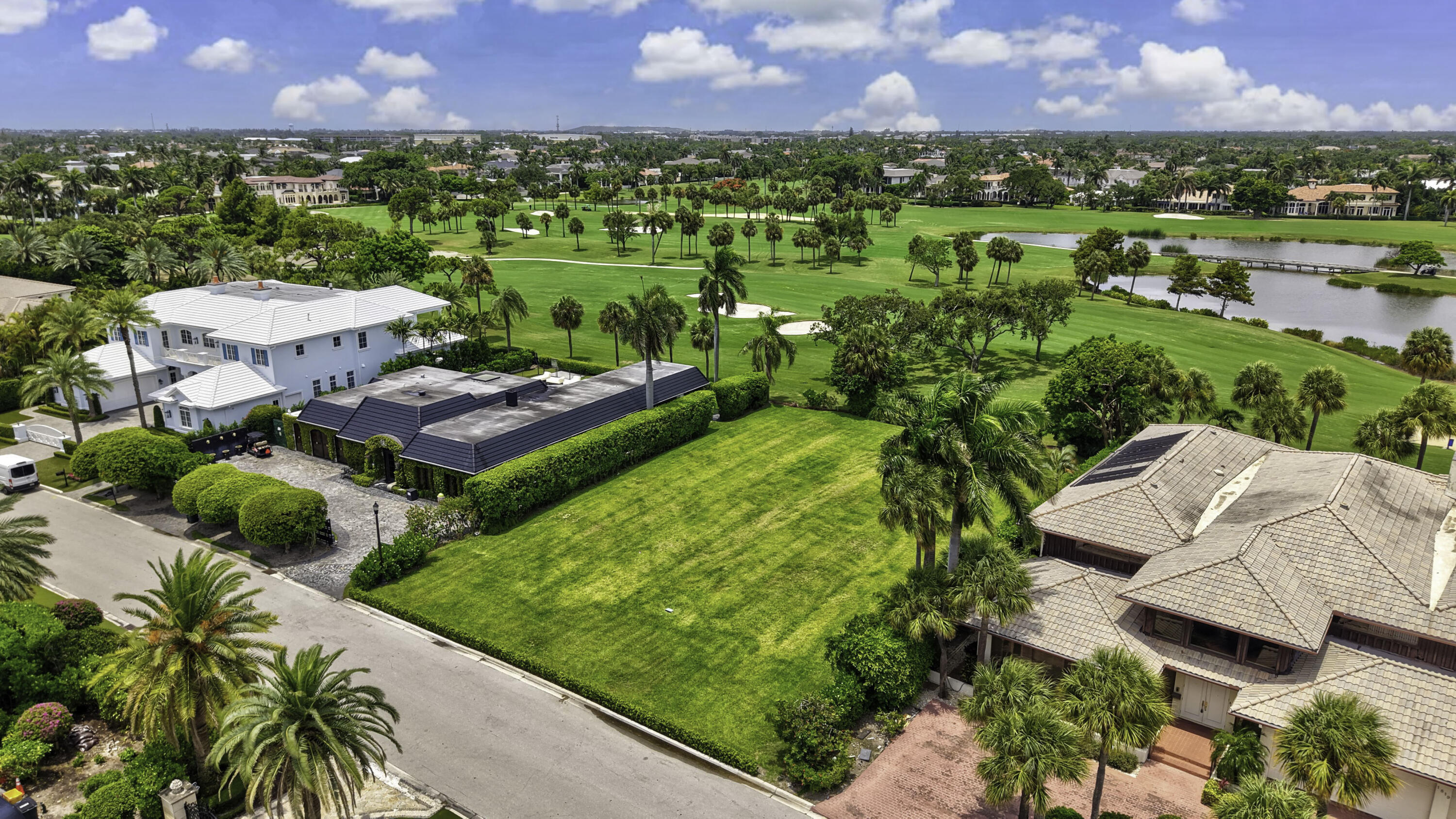 ROYAL PALM YACHT & COUNTRY CLUB - Land