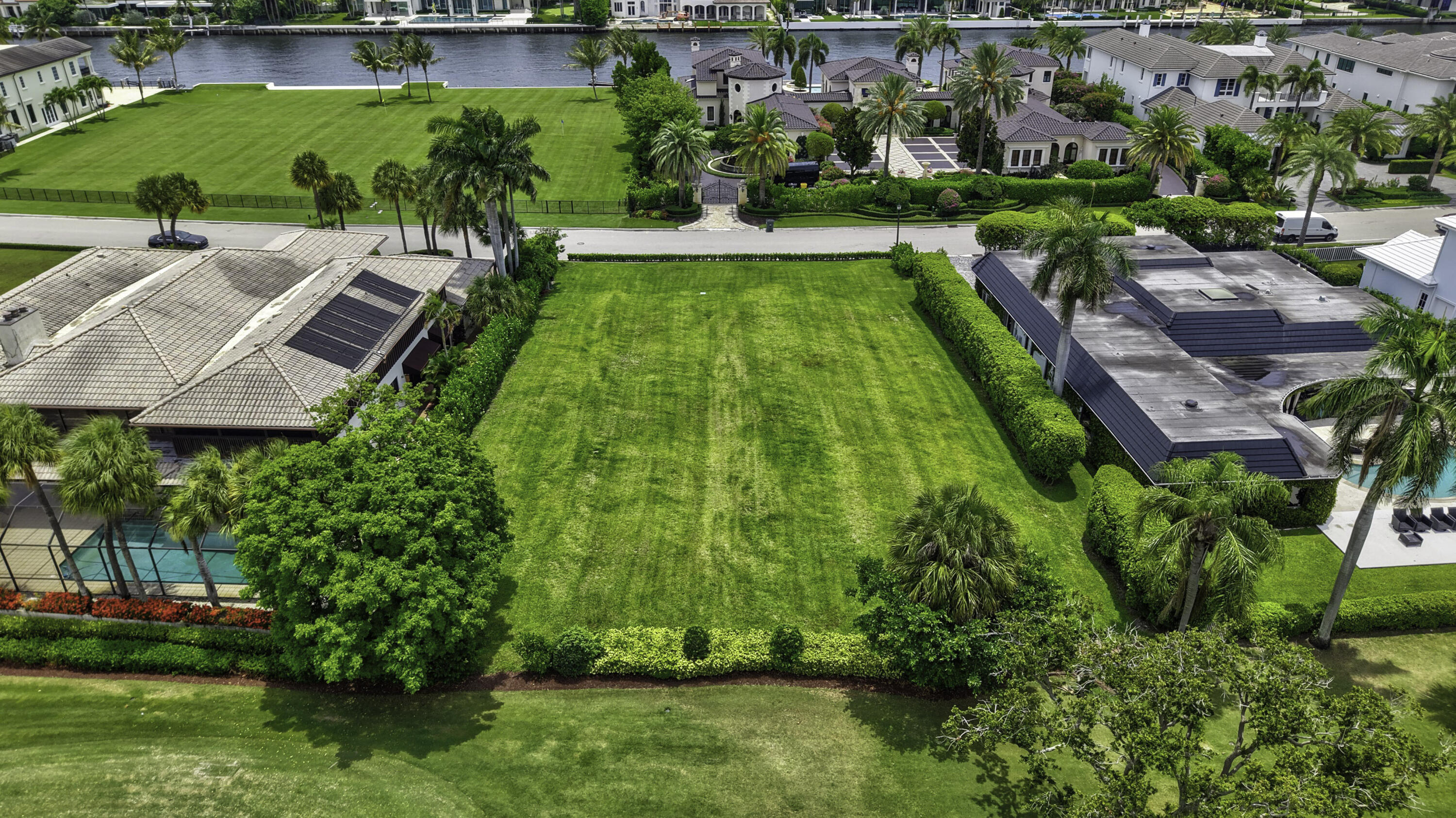 ROYAL PALM YACHT & COUNTRY CLUB - Land