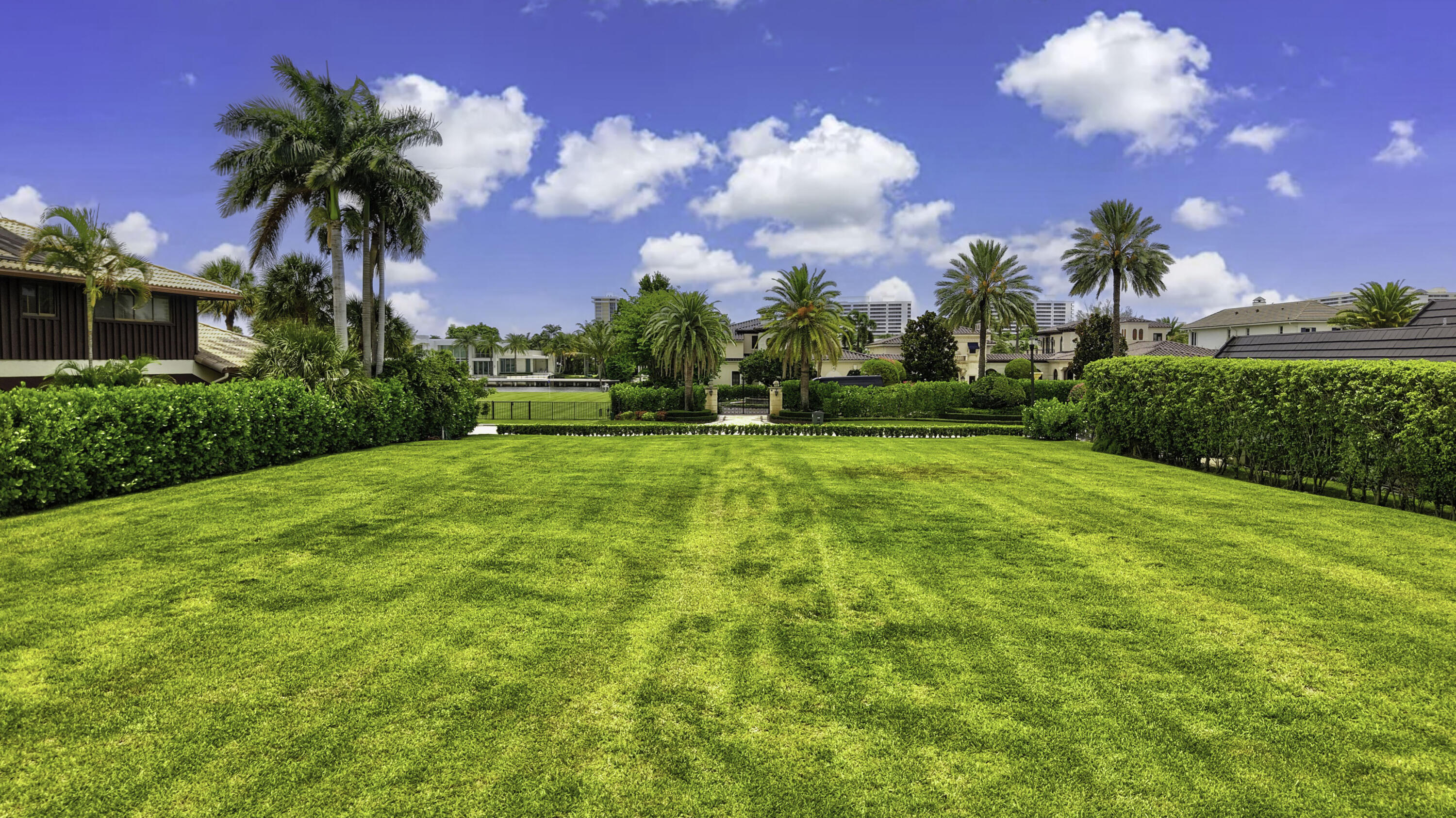 ROYAL PALM YACHT & COUNTRY CLUB - Land