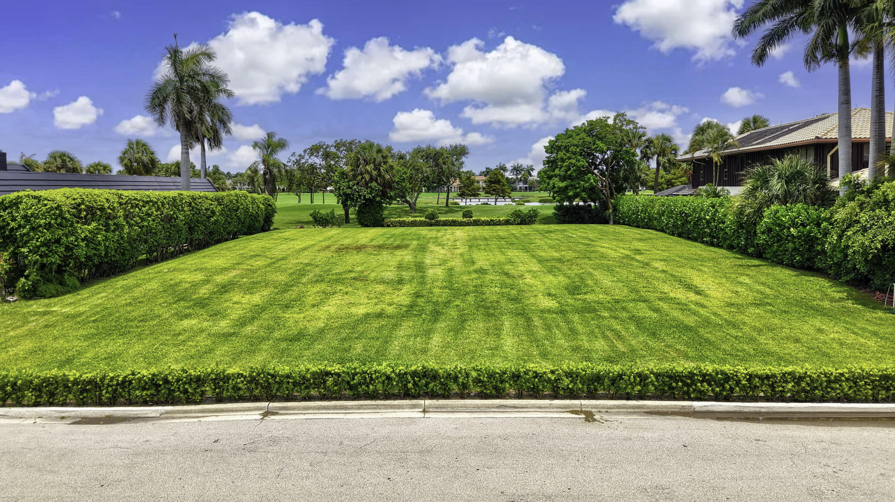 ROYAL PALM YACHT & COUNTRY CLUB - Land