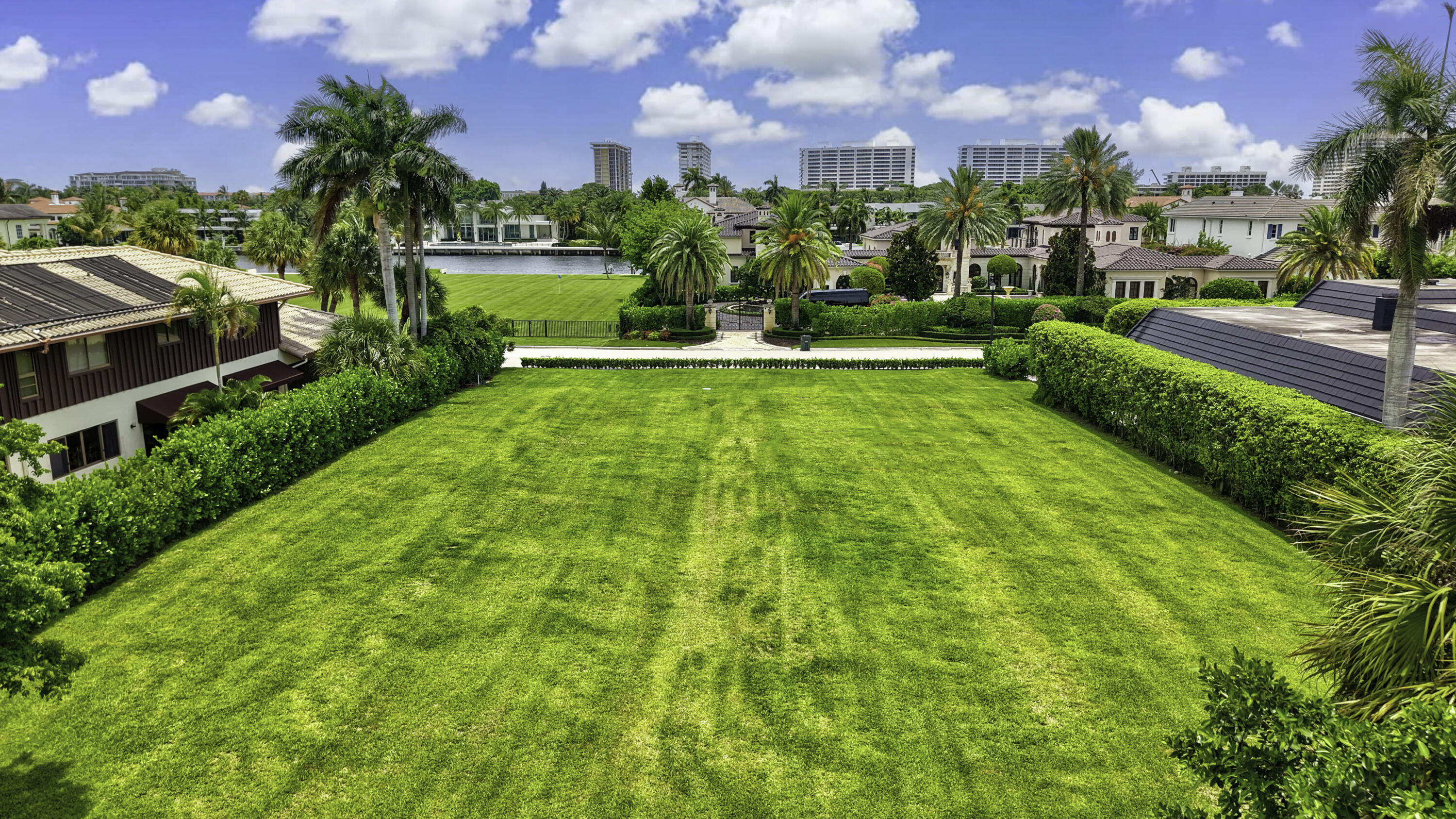 ROYAL PALM YACHT & COUNTRY CLUB - Land