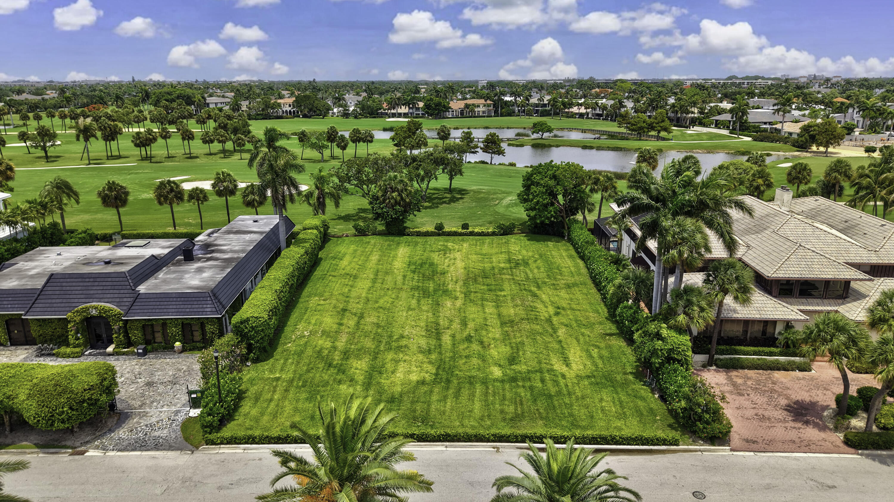 ROYAL PALM YACHT & COUNTRY CLUB - Land
