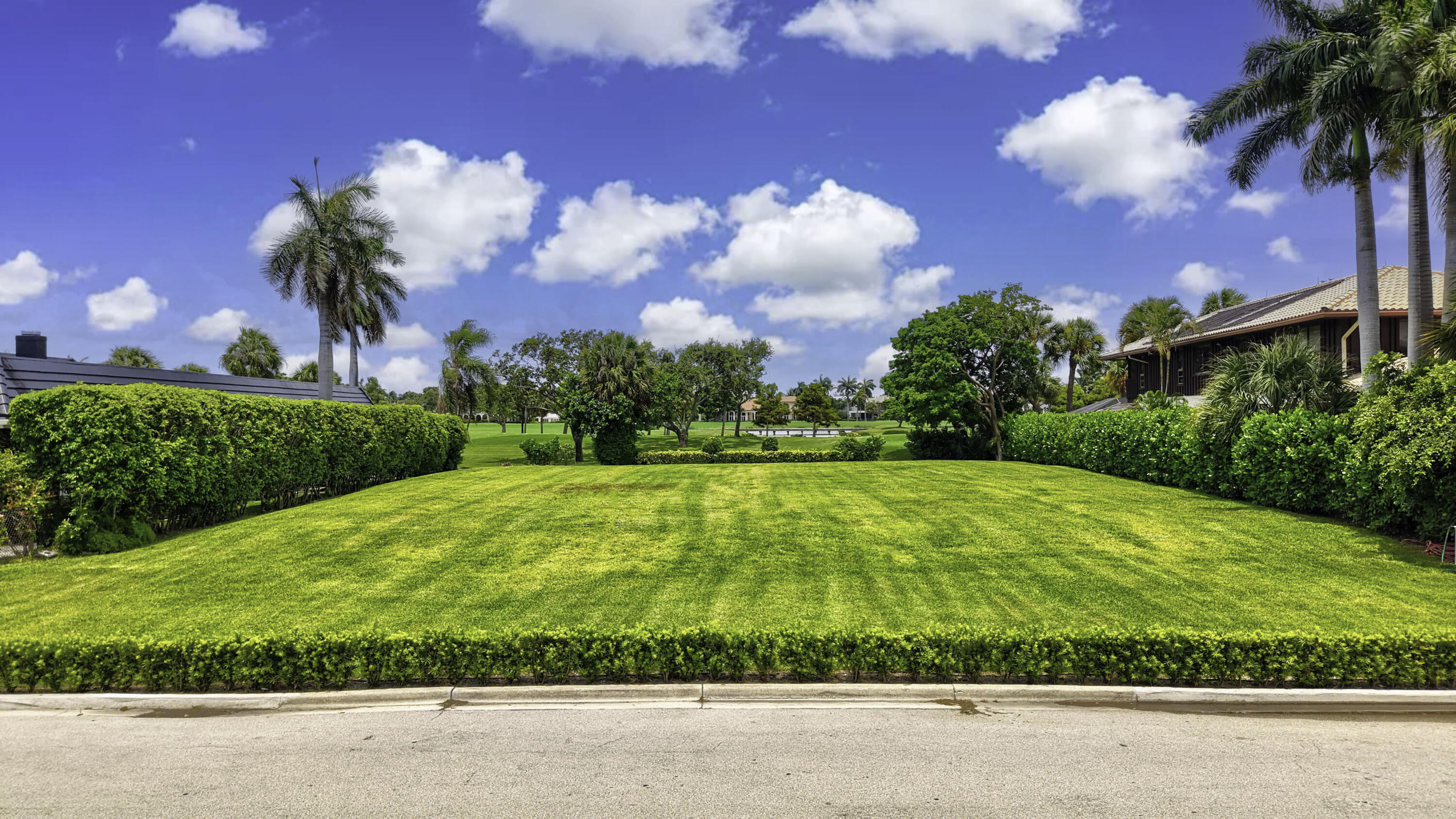 ROYAL PALM YACHT & COUNTRY CLUB - Land