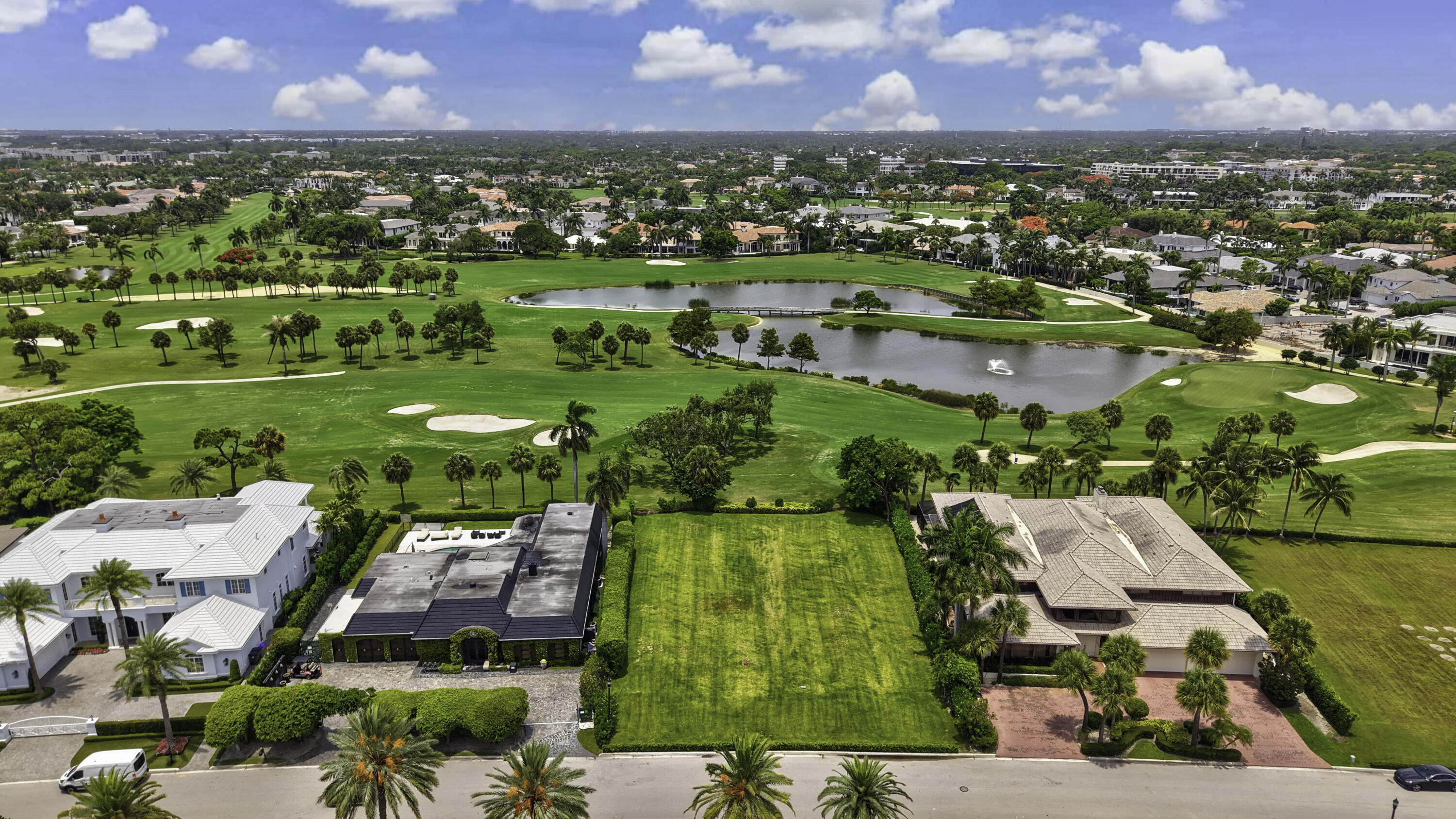 ROYAL PALM YACHT & COUNTRY CLUB - Land