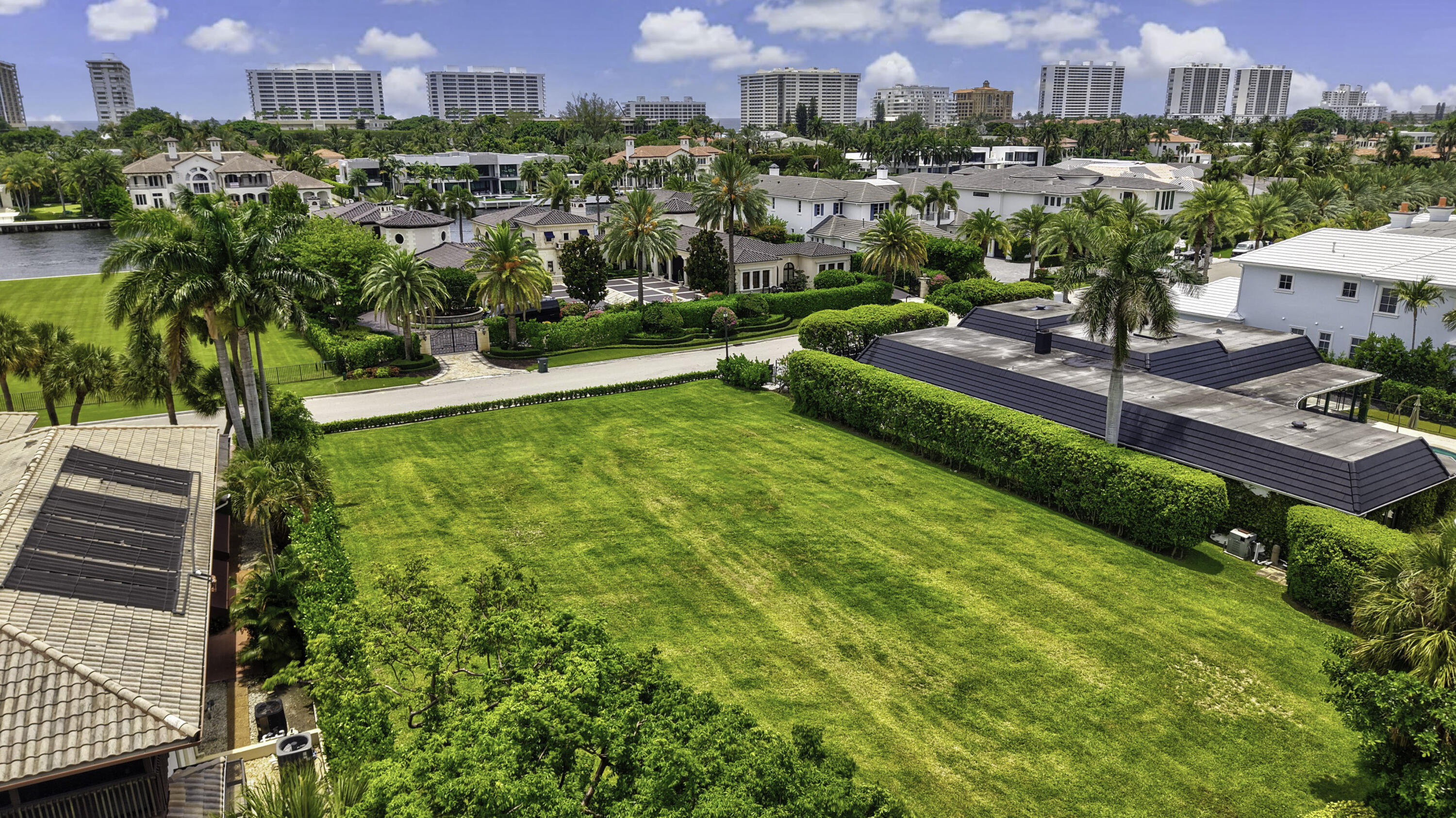 ROYAL PALM YACHT & COUNTRY CLUB - Land