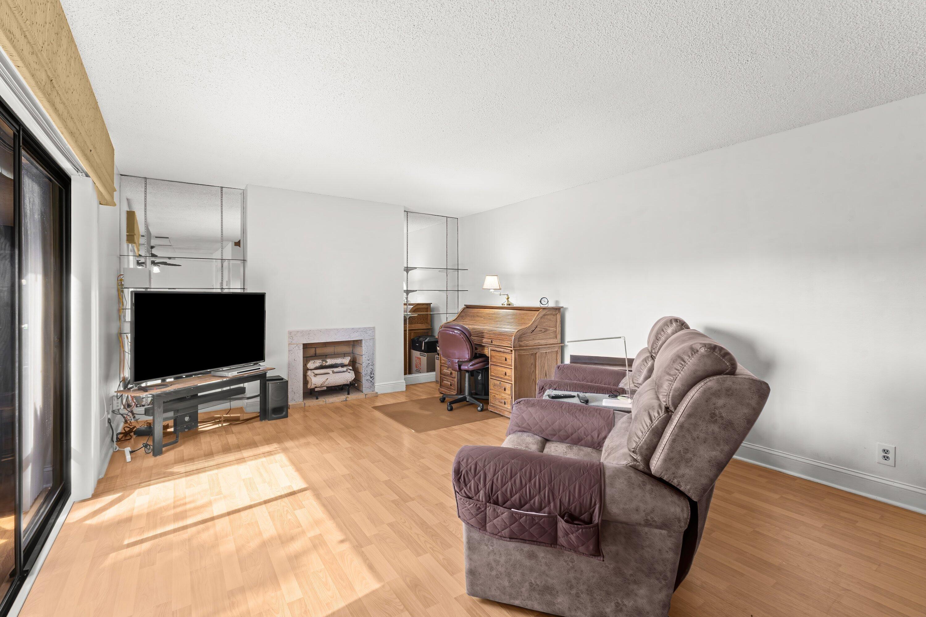 LAKEWOOD - Residential
