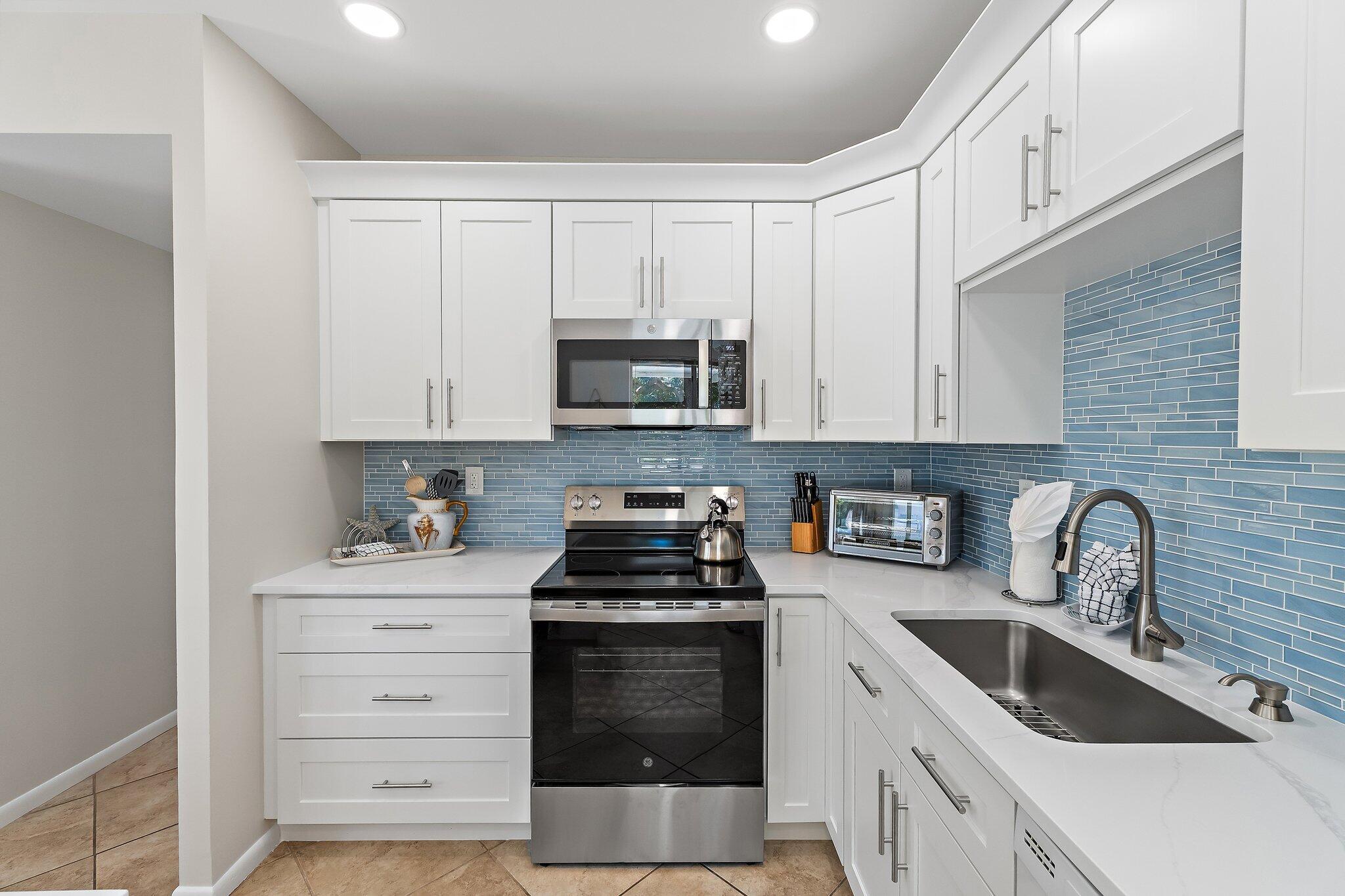 PLANTATION VILLAS CONDO FILED 4-30-85 - Residential Lease