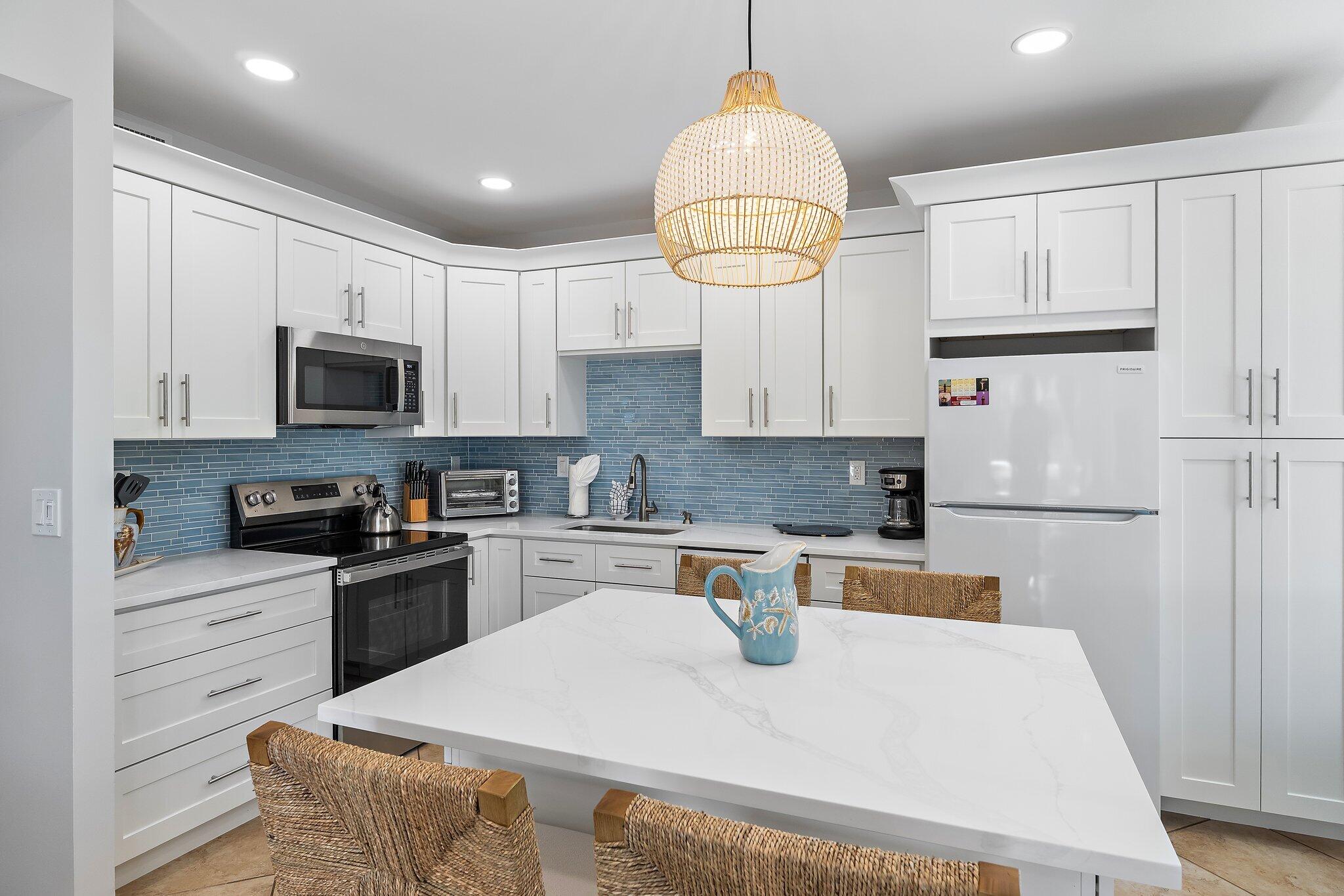 PLANTATION VILLAS CONDO FILED 4-30-85 - Residential Lease