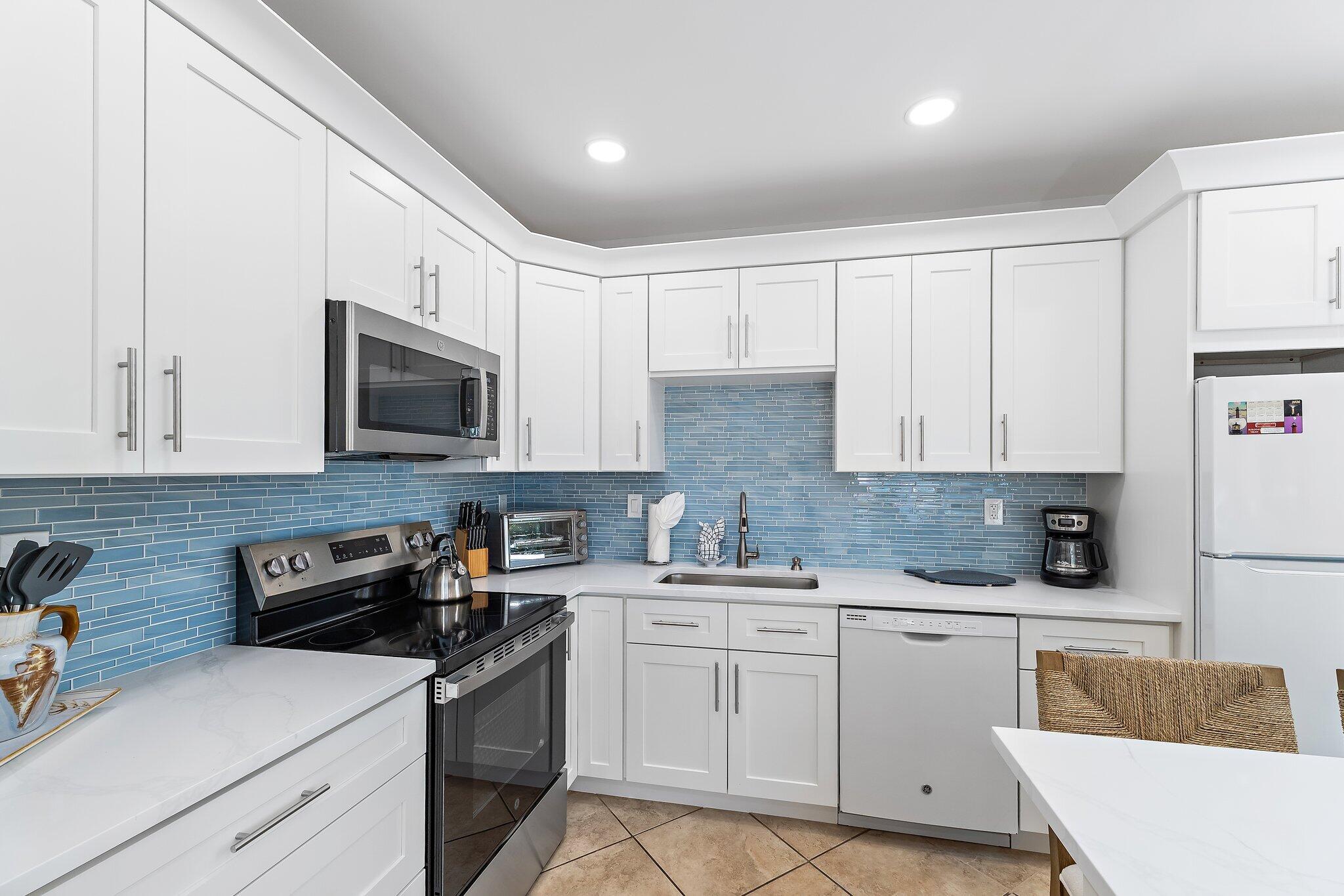 PLANTATION VILLAS CONDO FILED 4-30-85 - Residential Lease