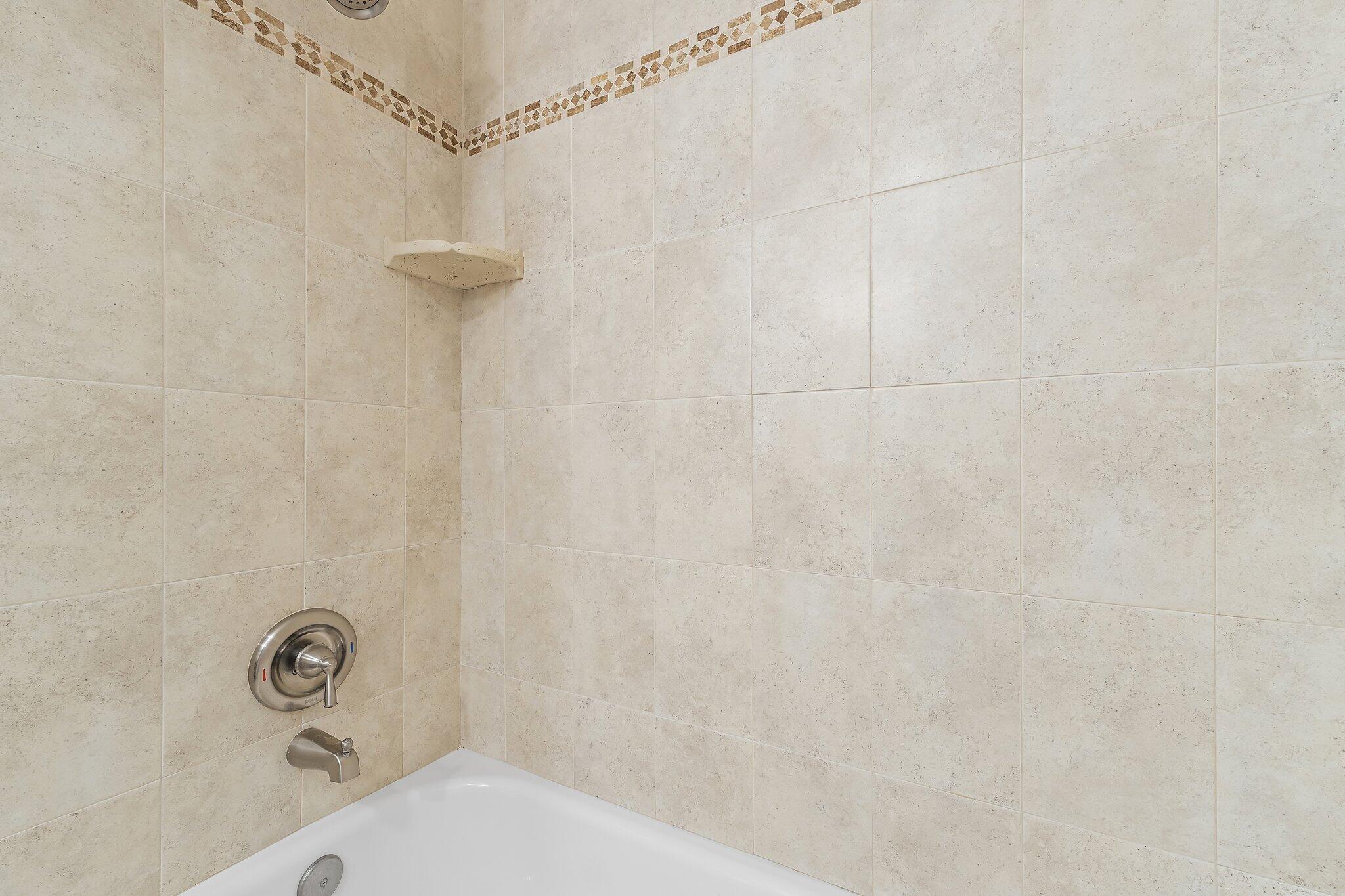 PLANTATION VILLAS CONDO FILED 4-30-85 - Residential Lease