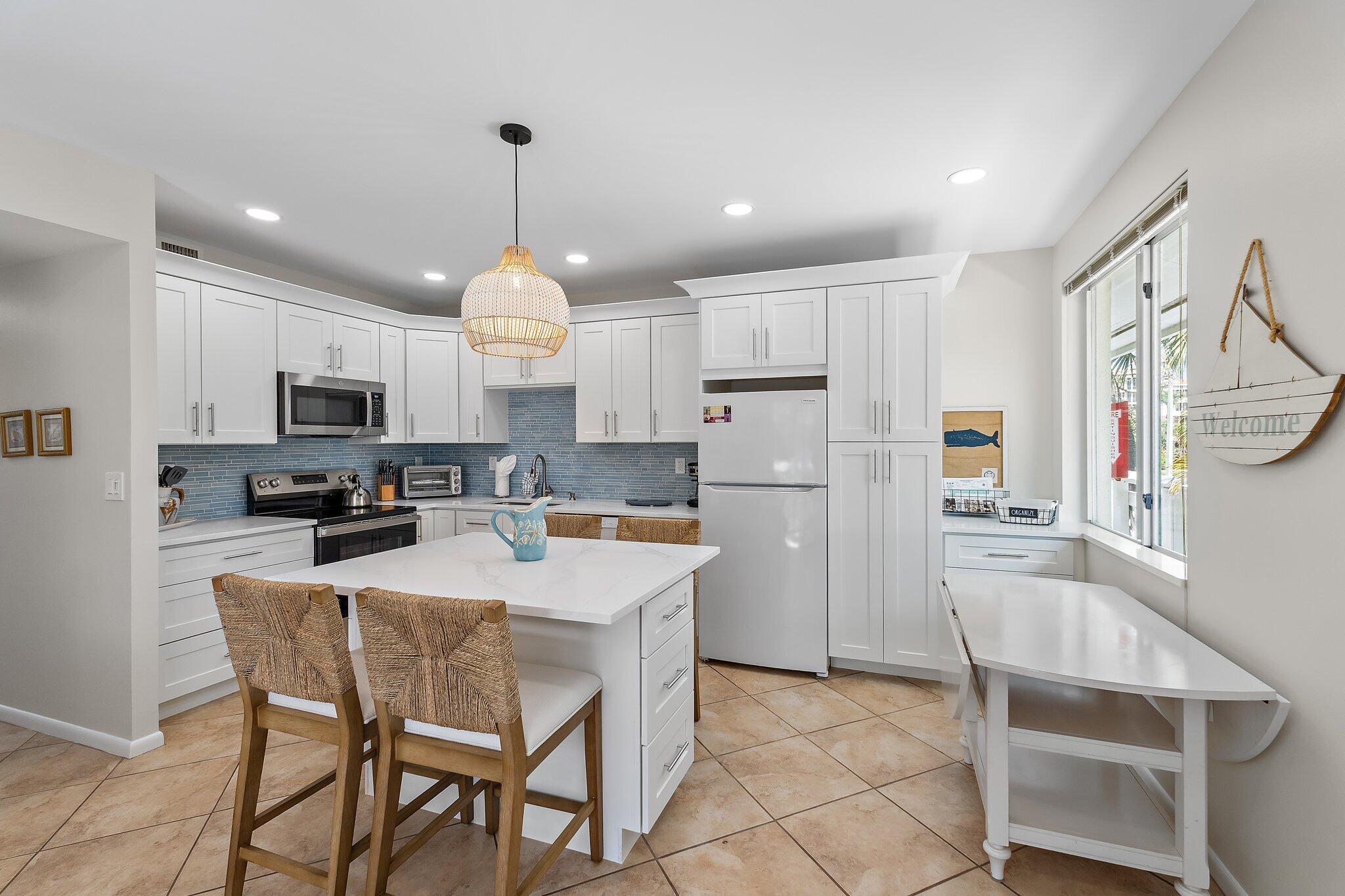 PLANTATION VILLAS CONDO FILED 4-30-85 - Residential Lease