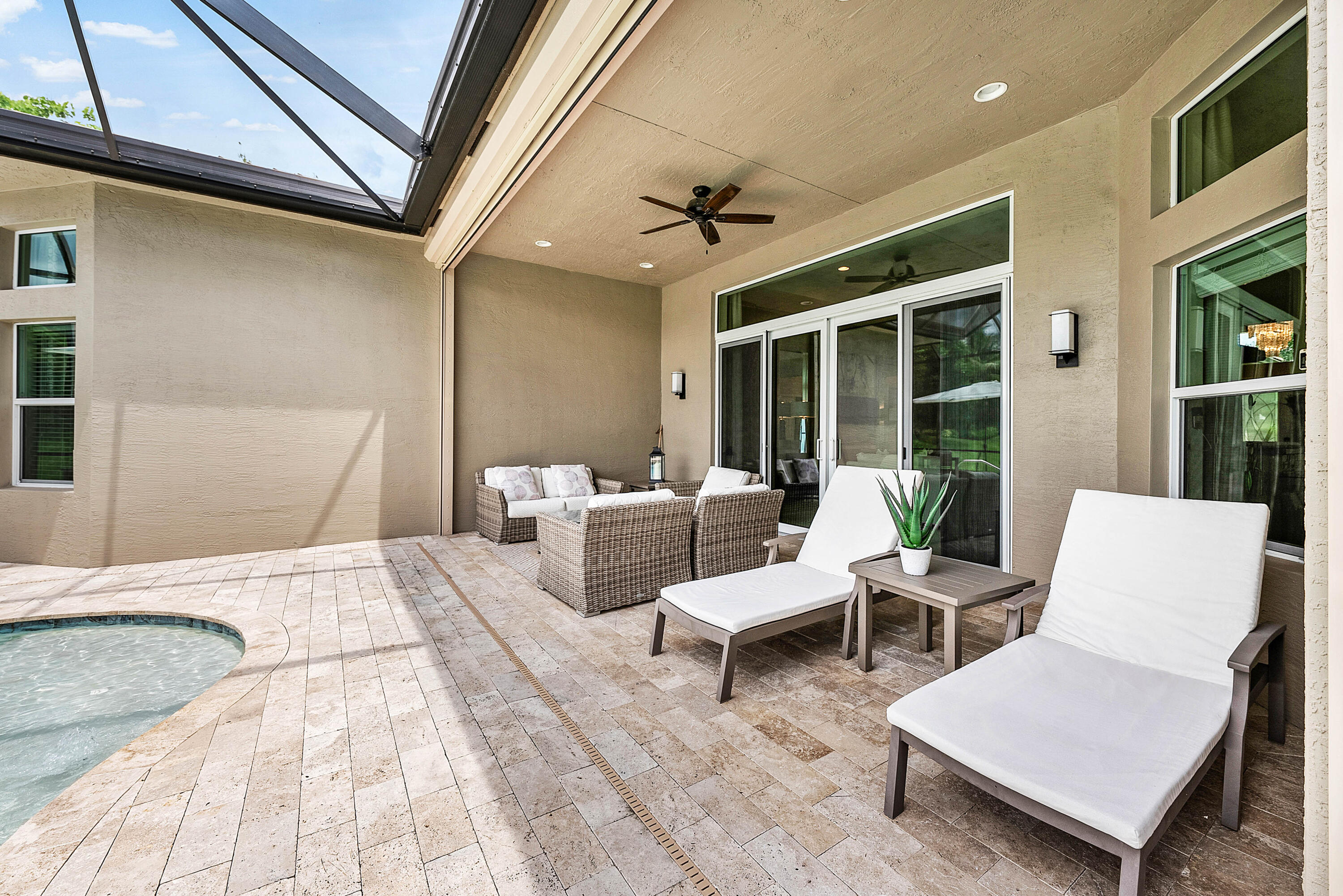 Valencia Bay - Residential