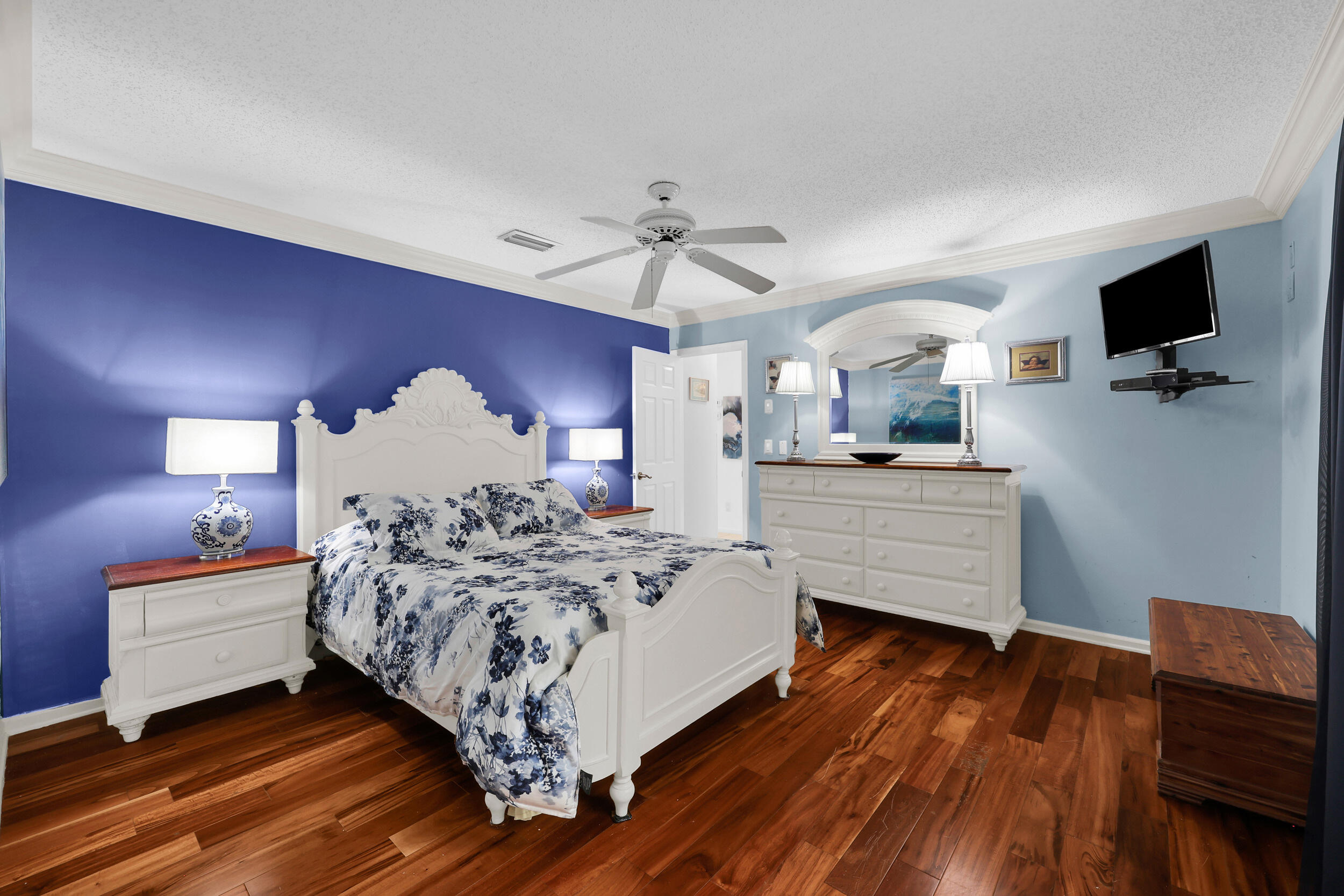 SUMMER WINDS OF JUPITER - Residential