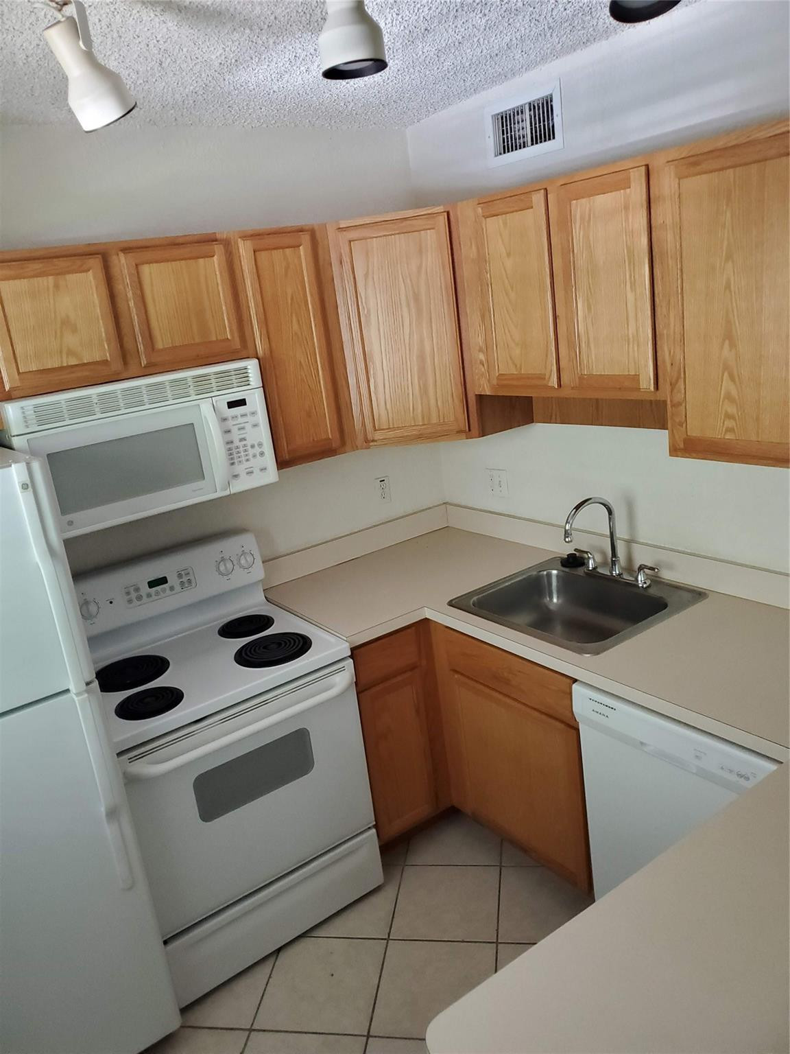 GROVE AT WILTON MANORS CONDO - Residential