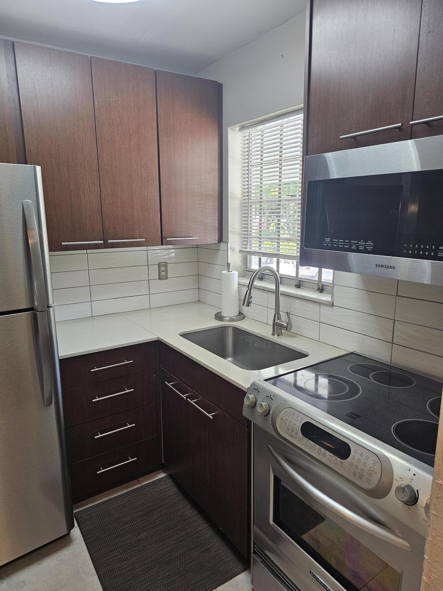 FAIRVIEW I CONDO - Residential Lease