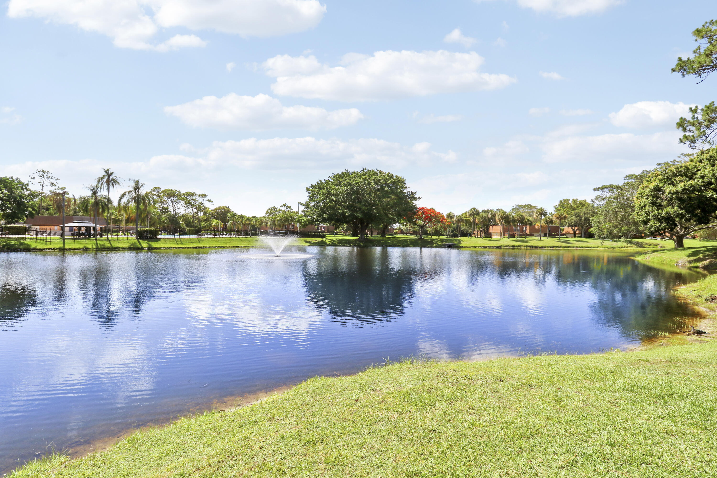 SHERWOOD LAKES - Residential