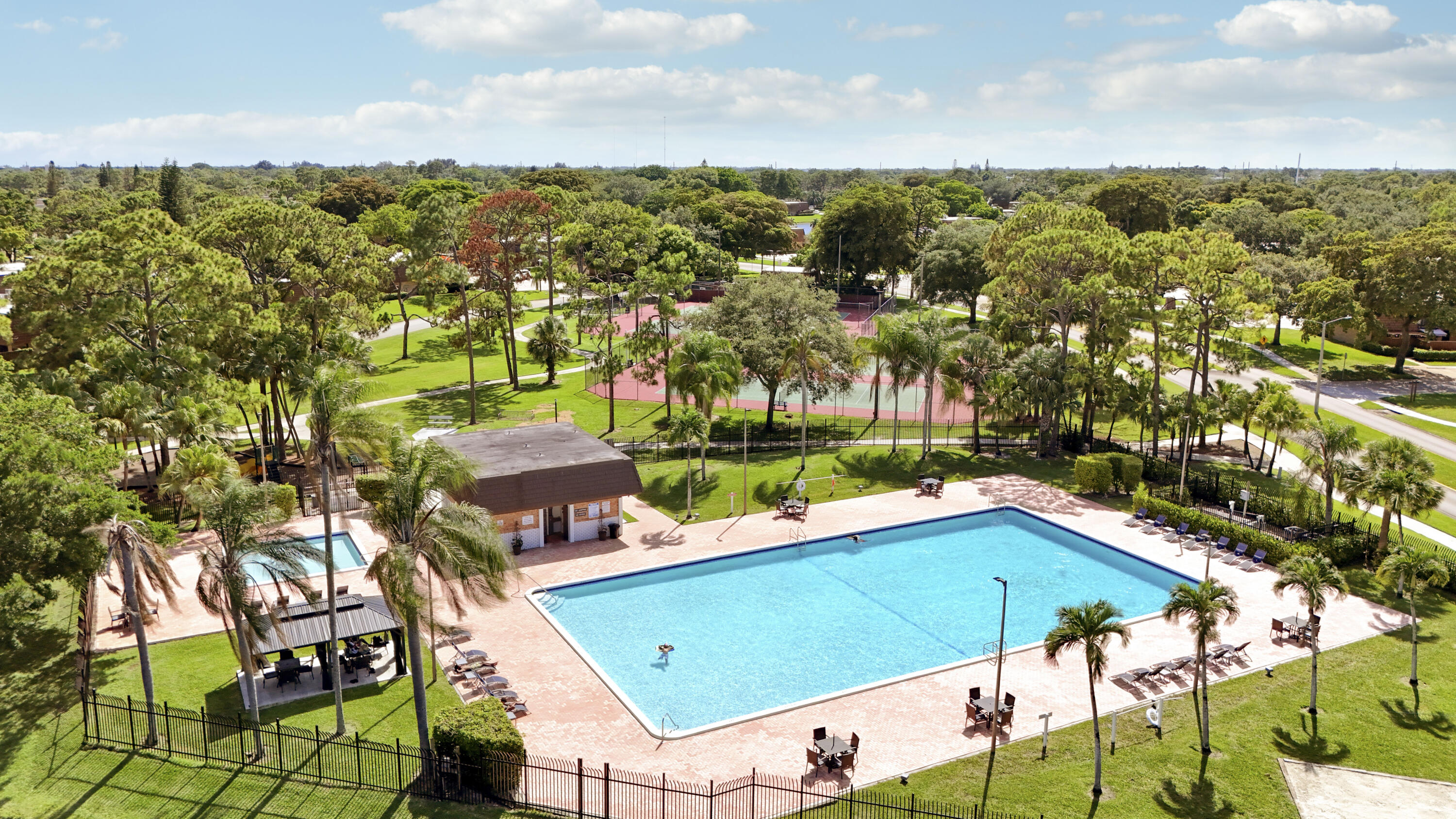 SHERWOOD LAKES - Residential