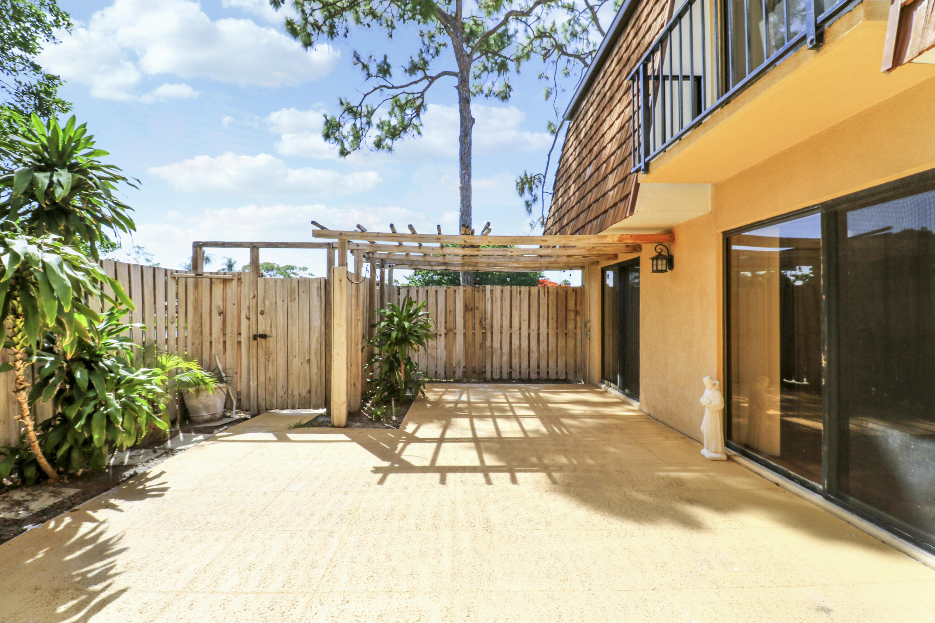 SHERWOOD LAKES - Residential