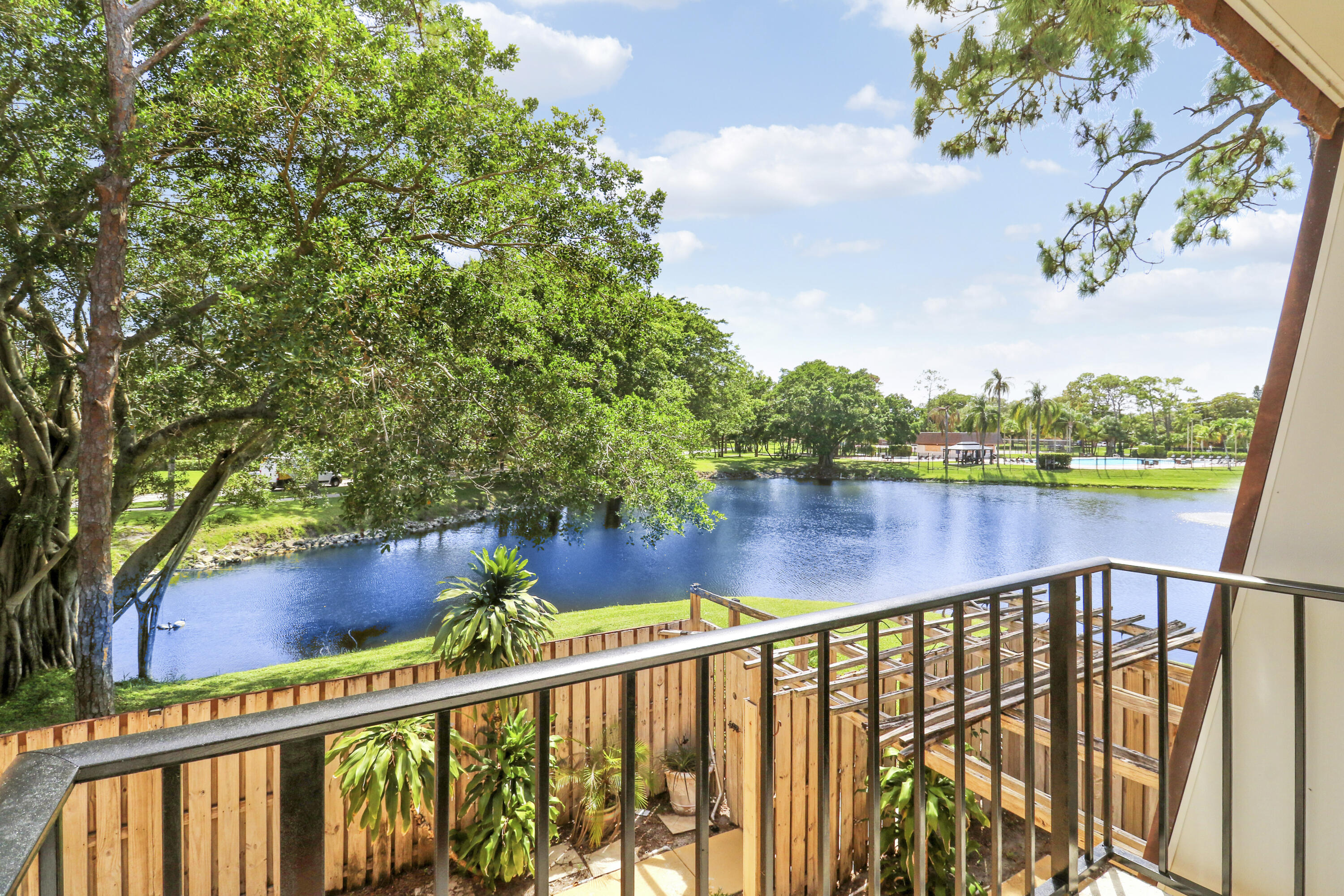 SHERWOOD LAKES - Residential