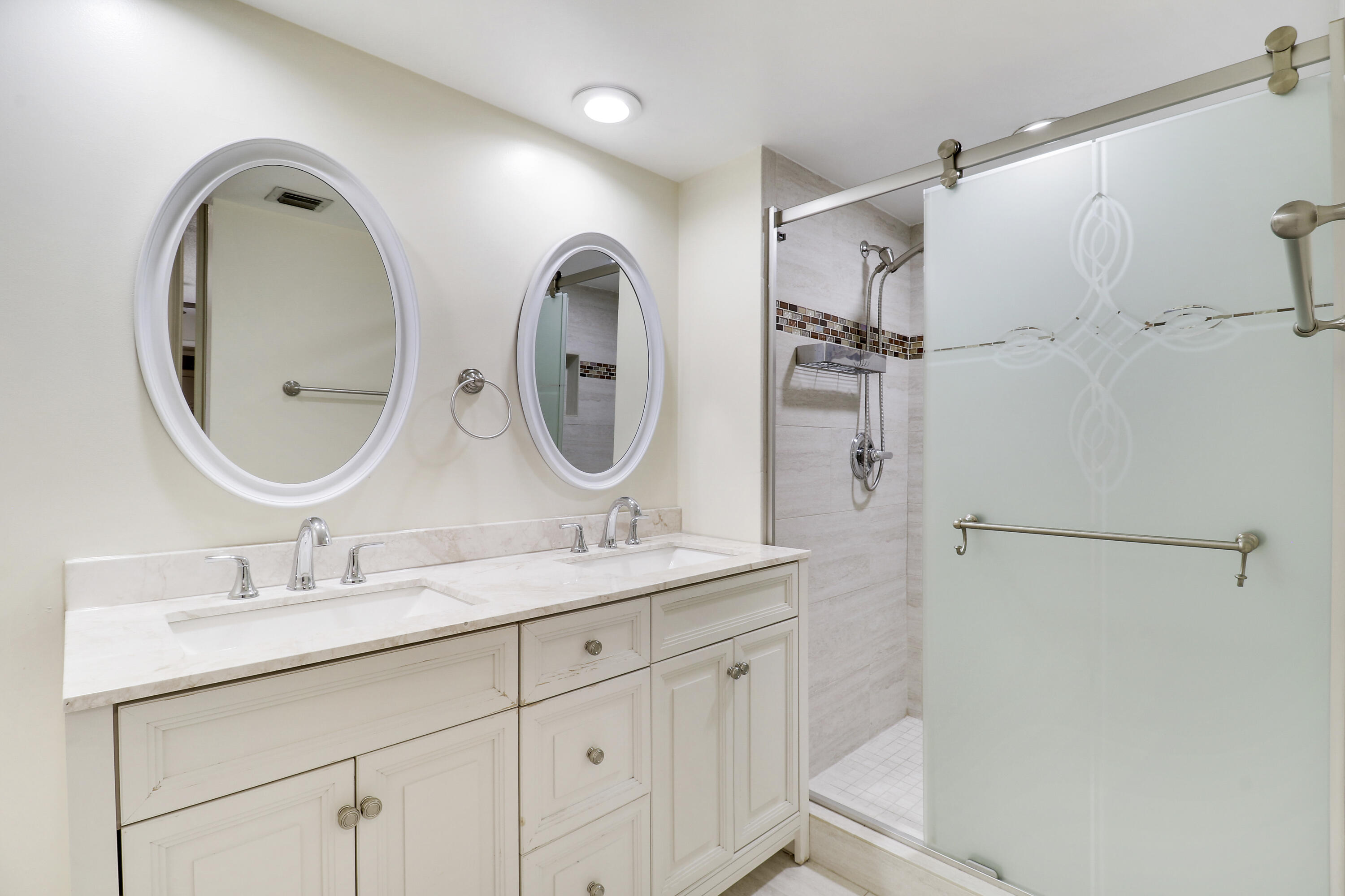 SHERWOOD LAKES - Residential