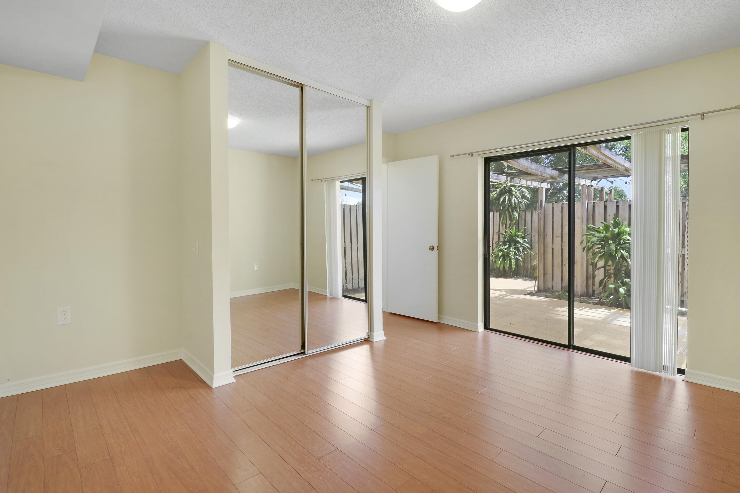 SHERWOOD LAKES - Residential