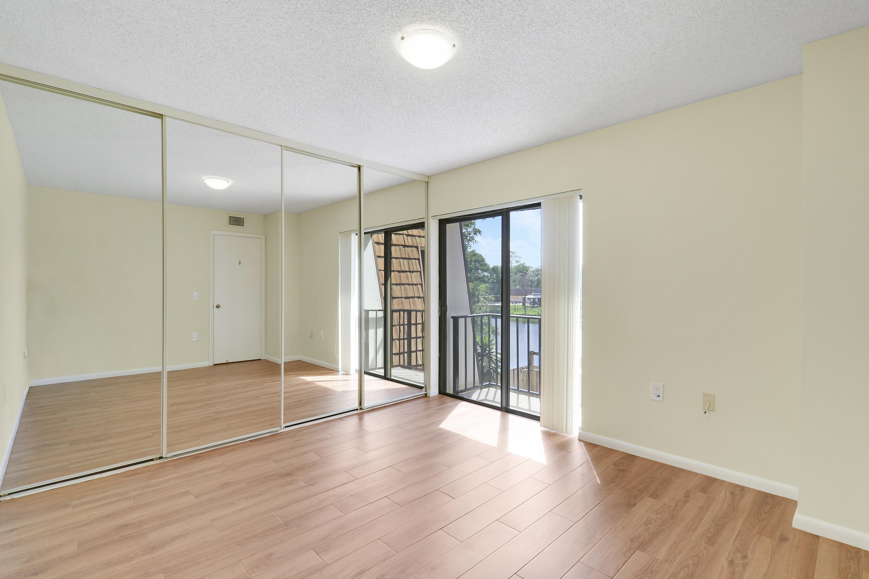 SHERWOOD LAKES - Residential