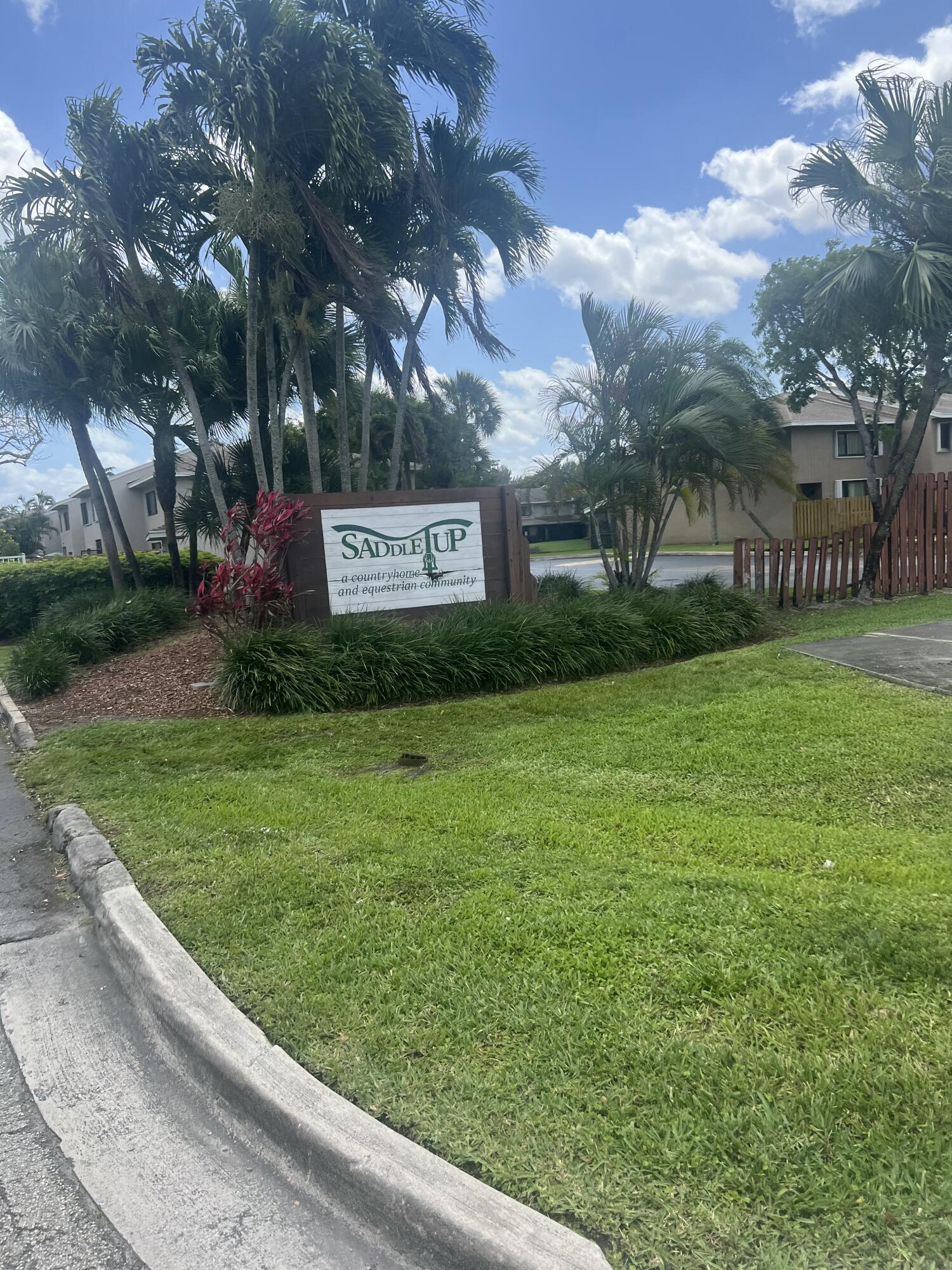UPGRADED 3/2.5 CORNER UNIT ON LAKE IN LOVELY SADDLE-UP IN WEST DAVIE*UPGRADED!!!*BEAUTIFUL KITCHEN WITH  GRANITE TOP COUNTERS AND WOOD KITCHEN CABINETS*NEWER APPLIANCES*REMODELED BATHROOMS* LARGE FENCED REAR PATIO OVERLOOKING TRANQUIL WATER VIEW*BEST SCHOOLS* GATED COMMUNITY WITH RV AND TRAILER PARKING* COMMUNITY FEATURES INCLUDE: POOL, DOG PARK, EQUESTRIAN FACILITIES, LIGHTED SHOW RING, MULTIPLE RIDING ARENAS, PADDOCK AND MULTIPLE STABLES (SUBJECT TO AVAILABILITY) LOW MONTHLY MAINTENANCE!!  GREAT AREA!!!!! NEAR TOP NOTCH SCHOOLS, MAJOR HIGHWAYS AND SHOPPING CENTERS!!!