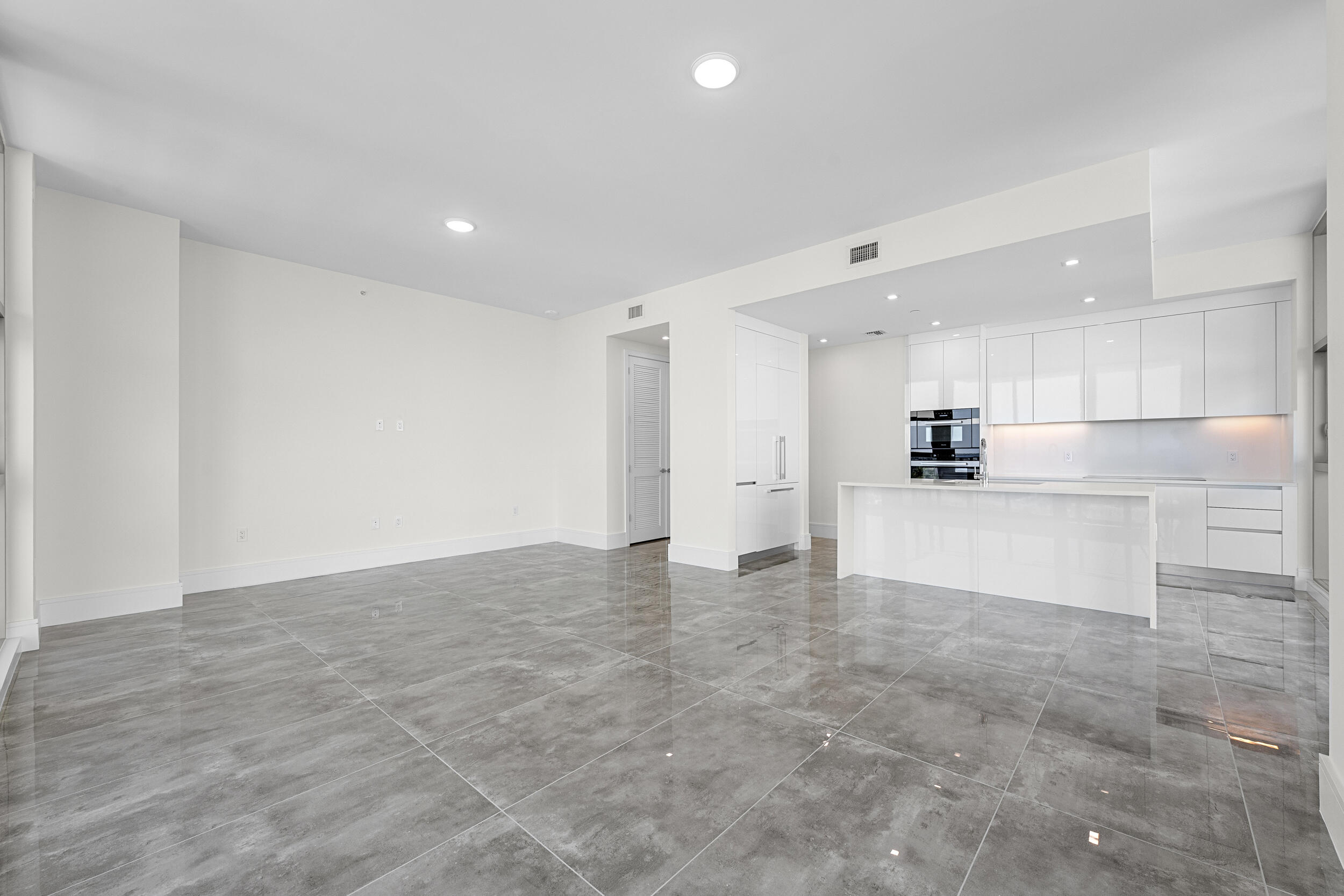 NAUTILUS 220 CONDO - Residential