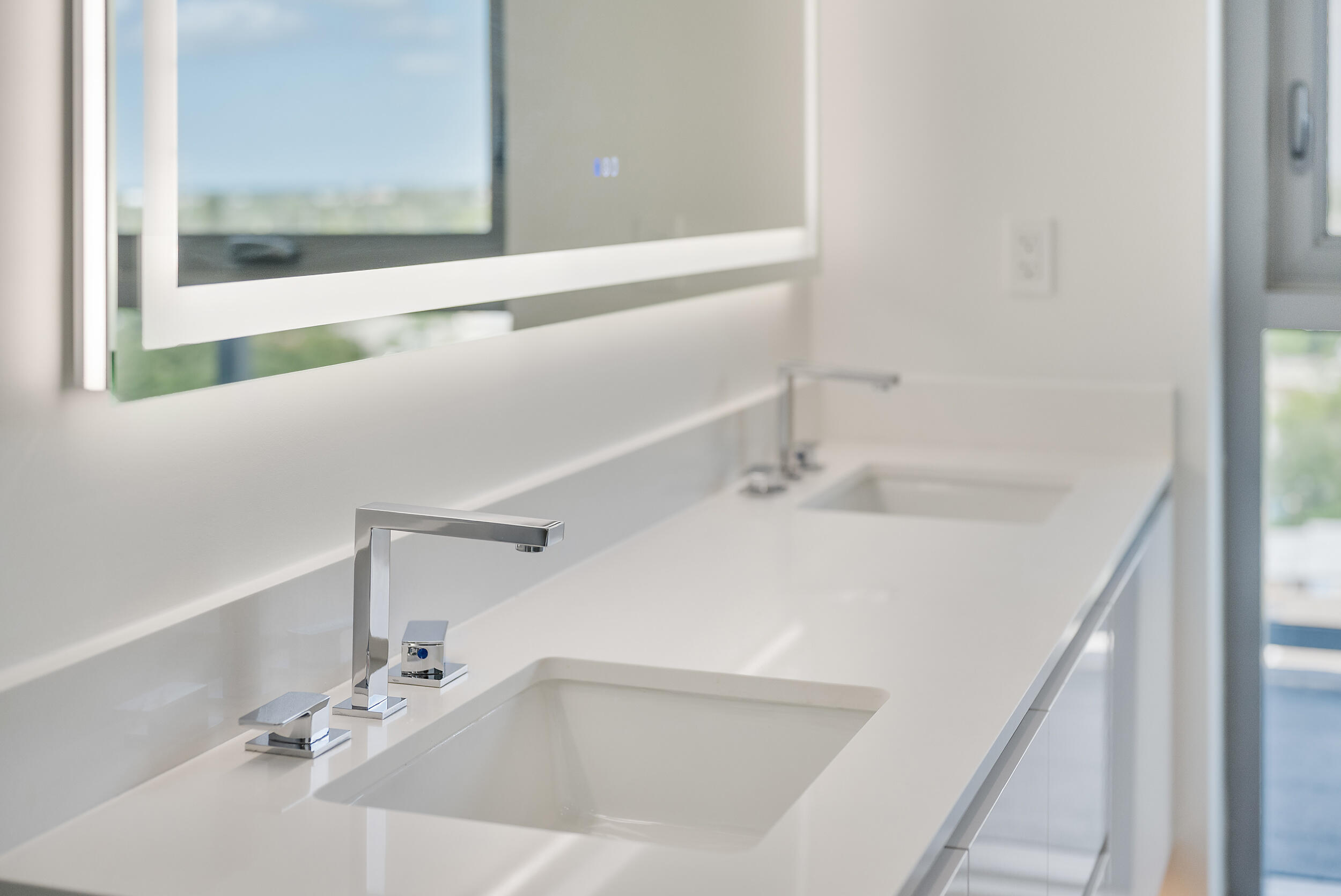 NAUTILUS 220 CONDO - Residential