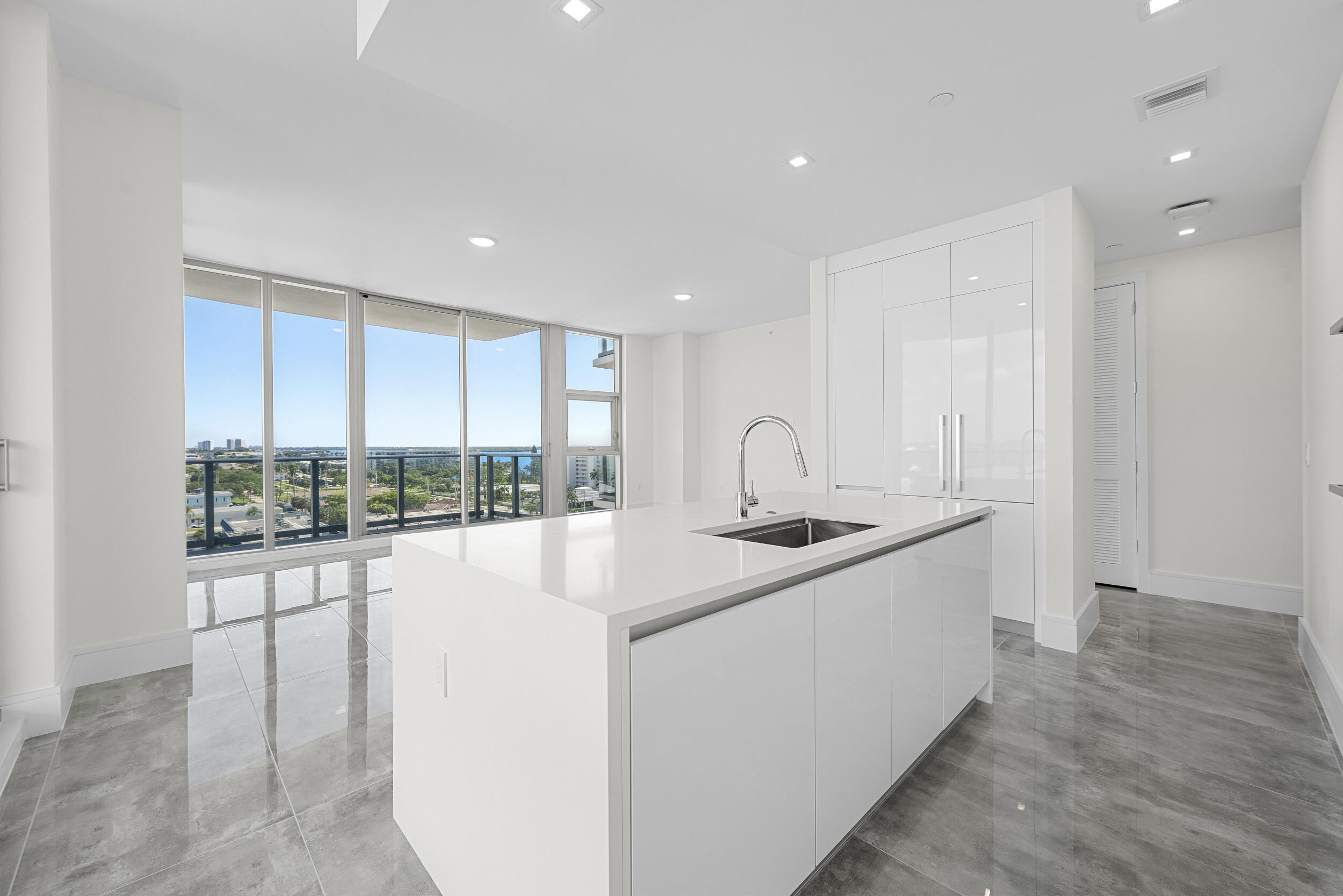 NAUTILUS 220 CONDO - Residential