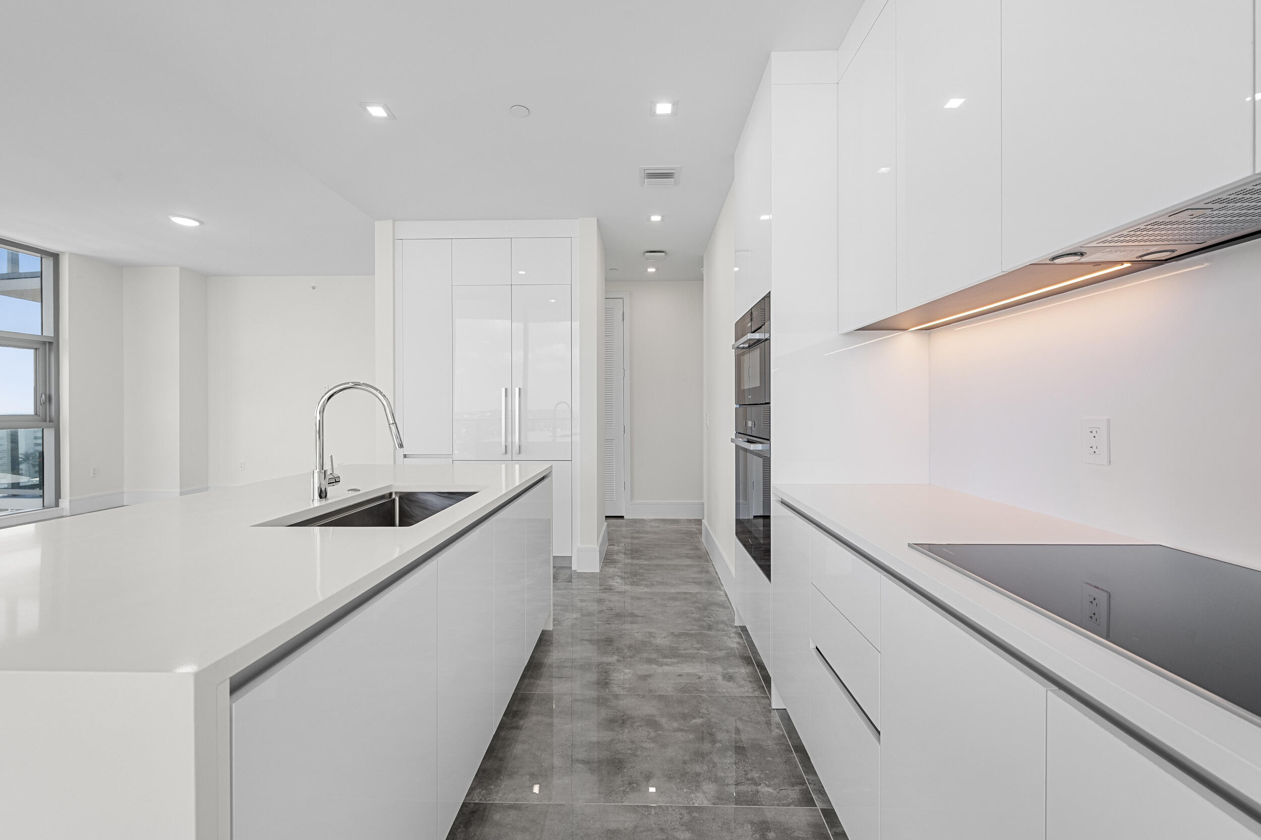 NAUTILUS 220 CONDO - Residential