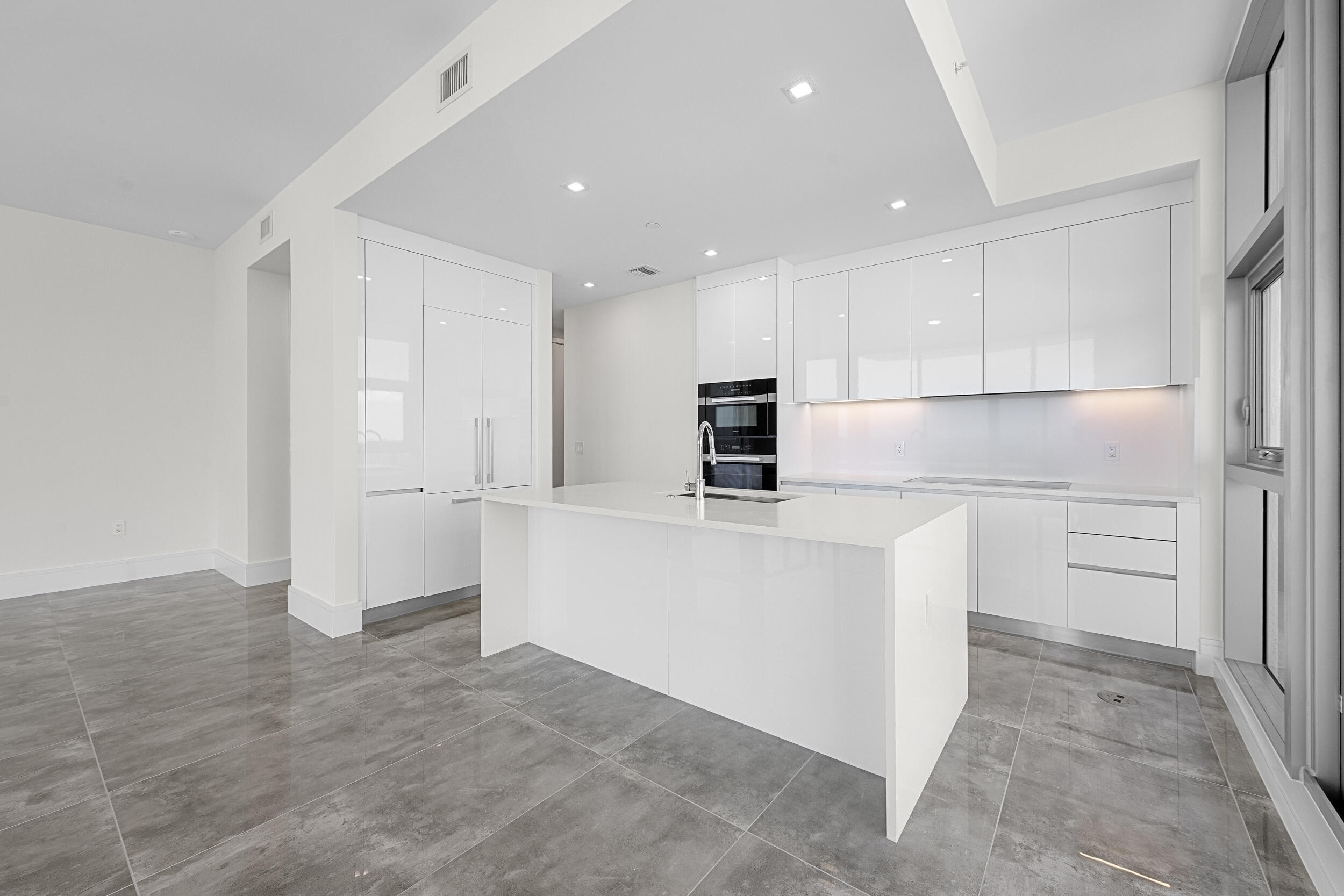 NAUTILUS 220 CONDO - Residential