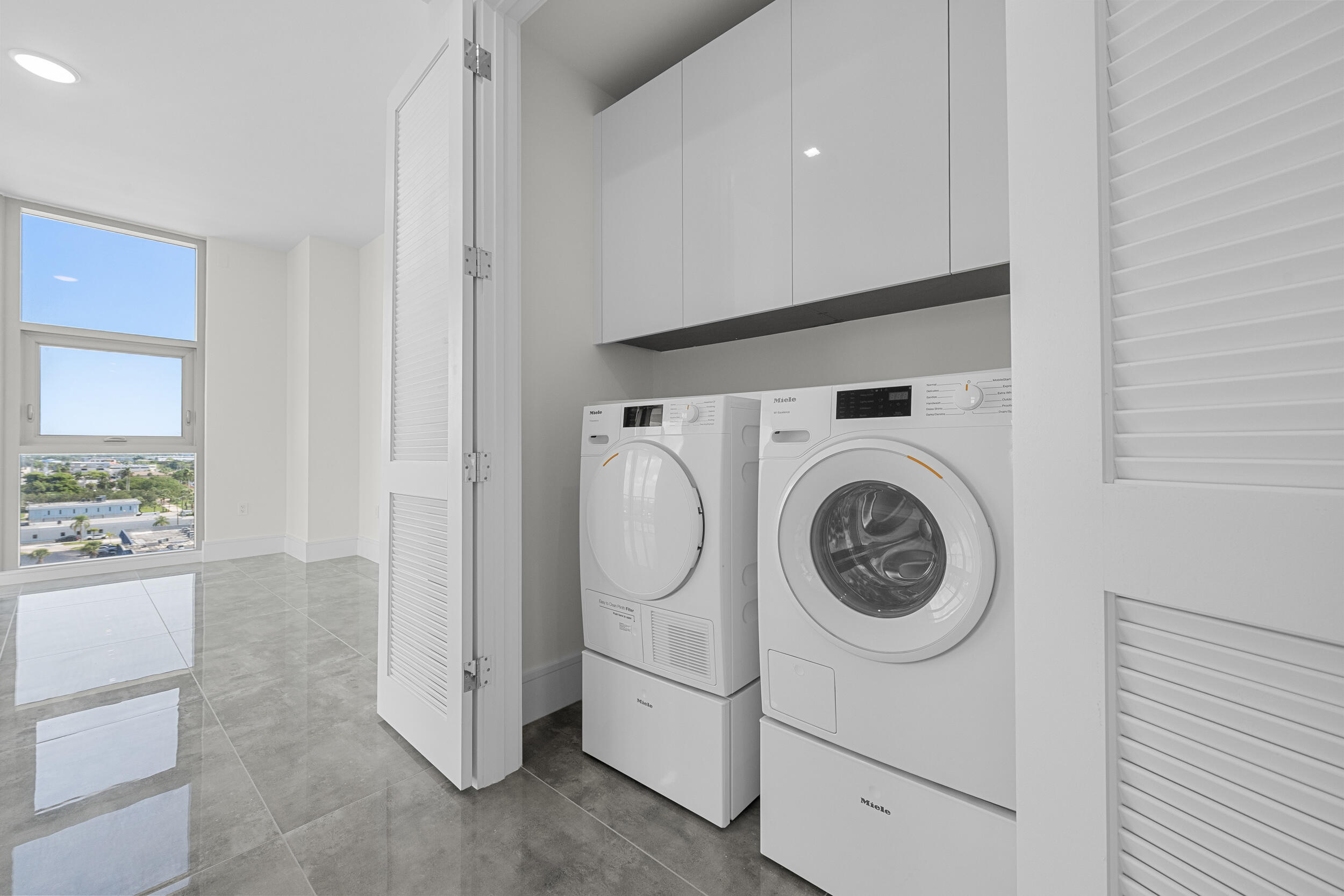 NAUTILUS 220 CONDO - Residential