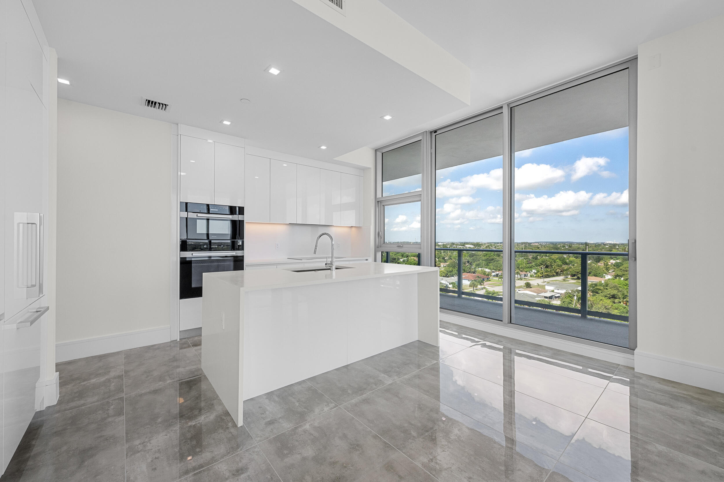 NAUTILUS 220 CONDO - Residential