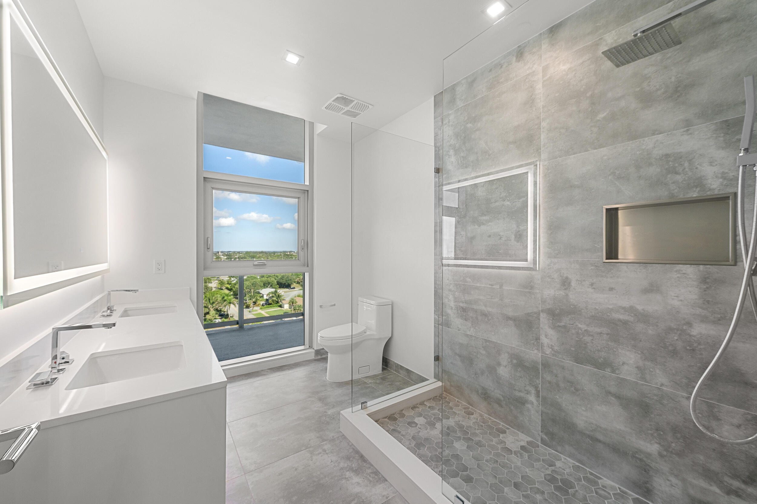 NAUTILUS 220 CONDO - Residential