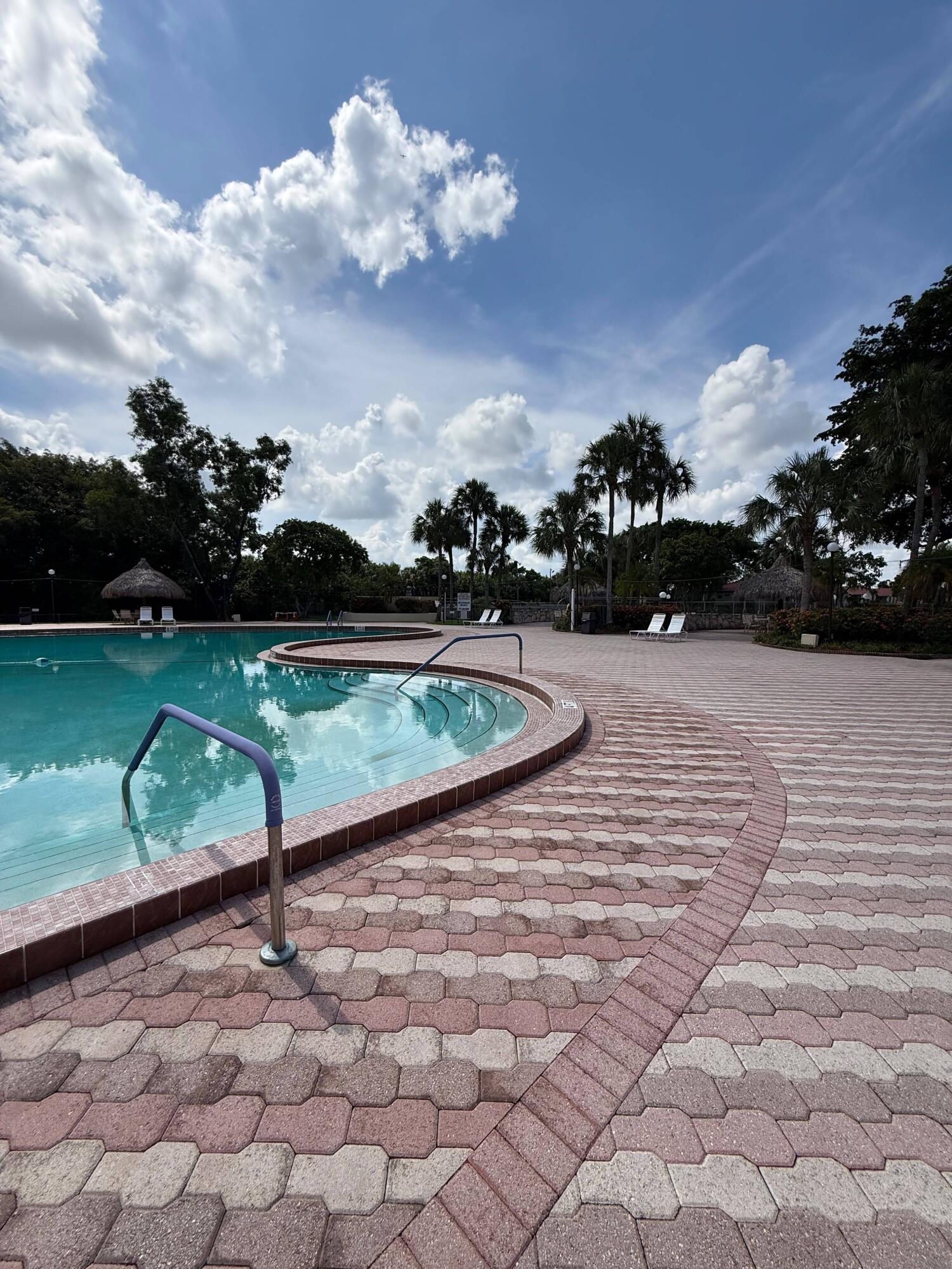 HOLIDAY SPRINGS VILLAGE 1 CONDO - Residential
