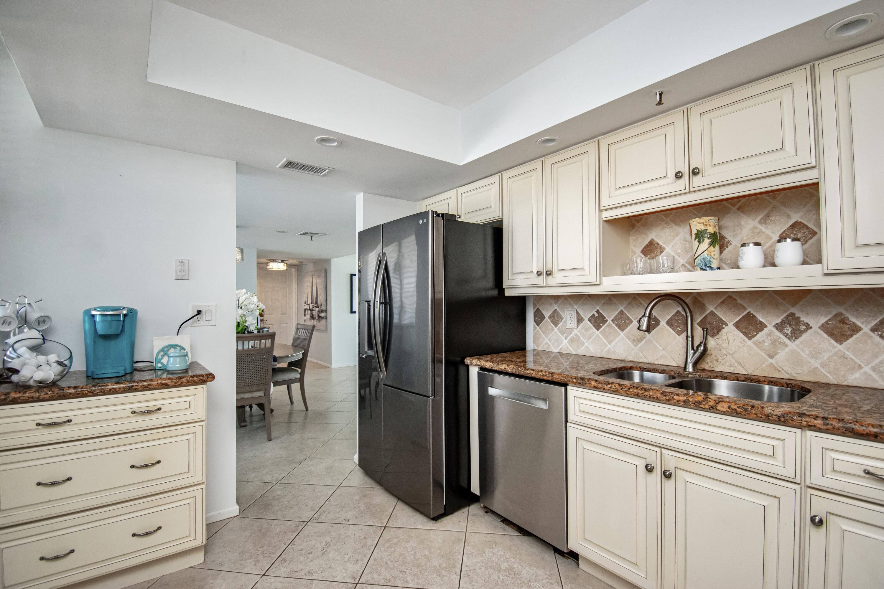 LAKESHORE COLONY I CONDO - Residential