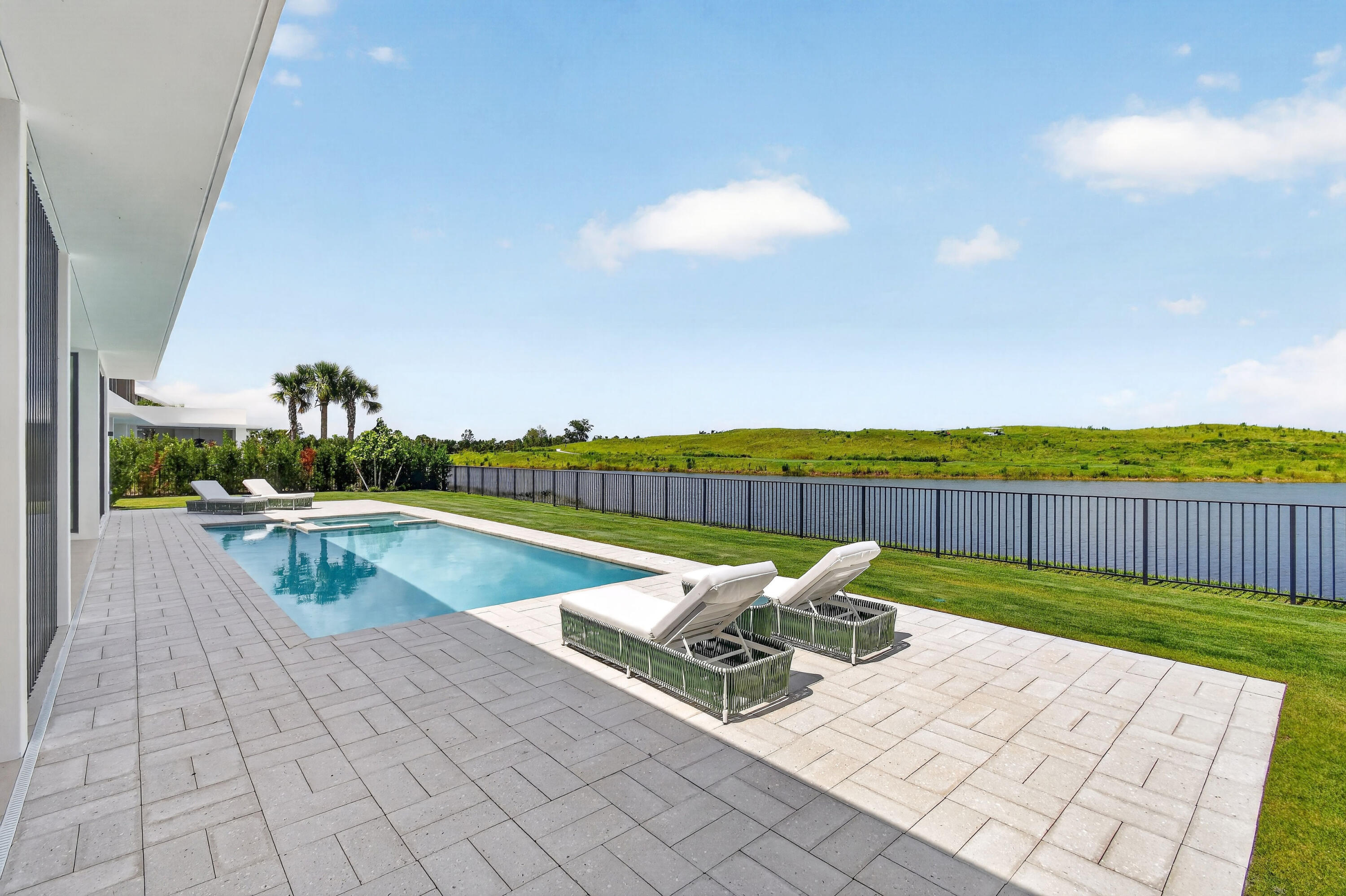 PANTHER NATIONAL AT AVENIR POD - Residential