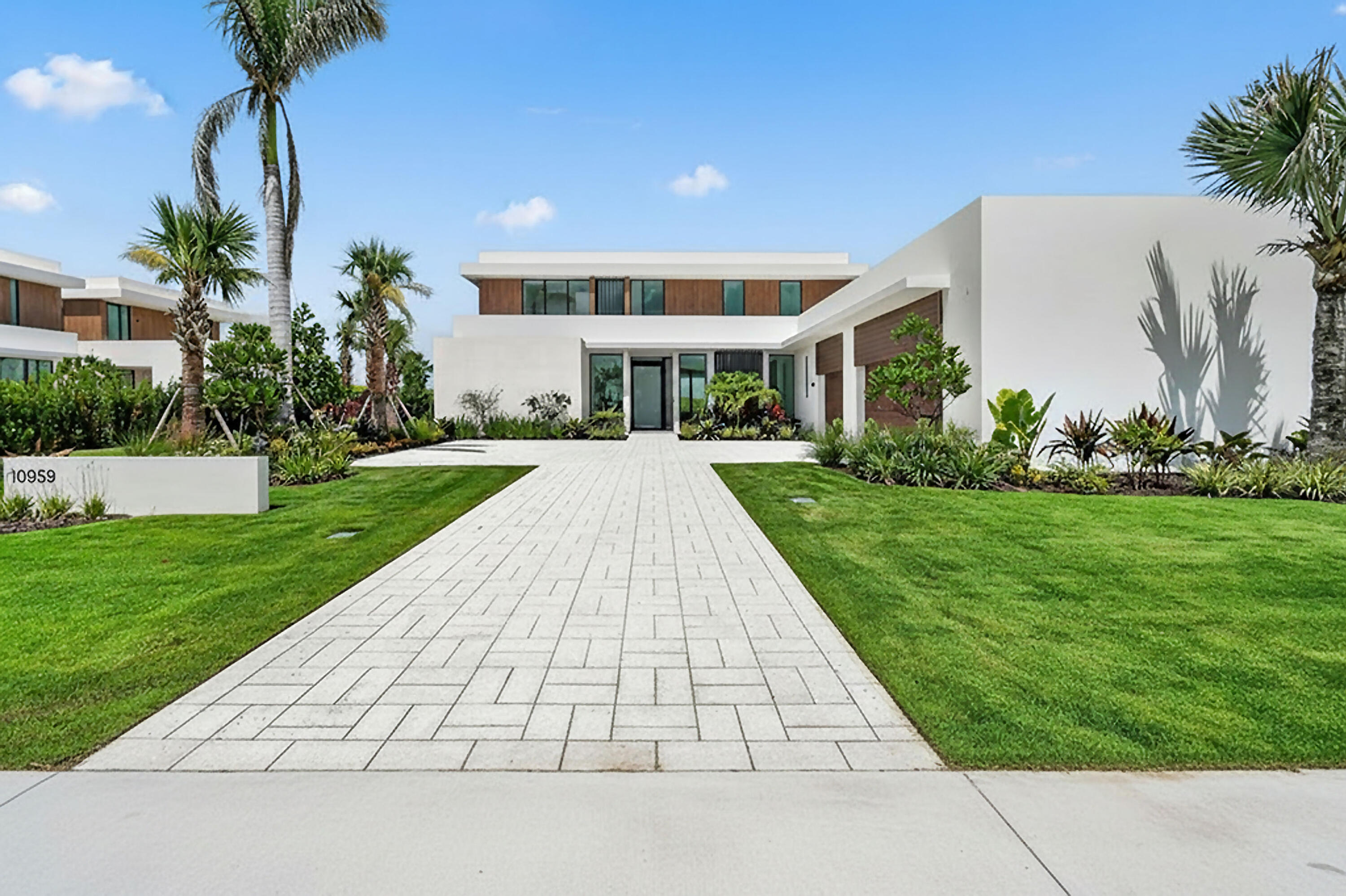 PANTHER NATIONAL AT AVENIR POD - Residential
