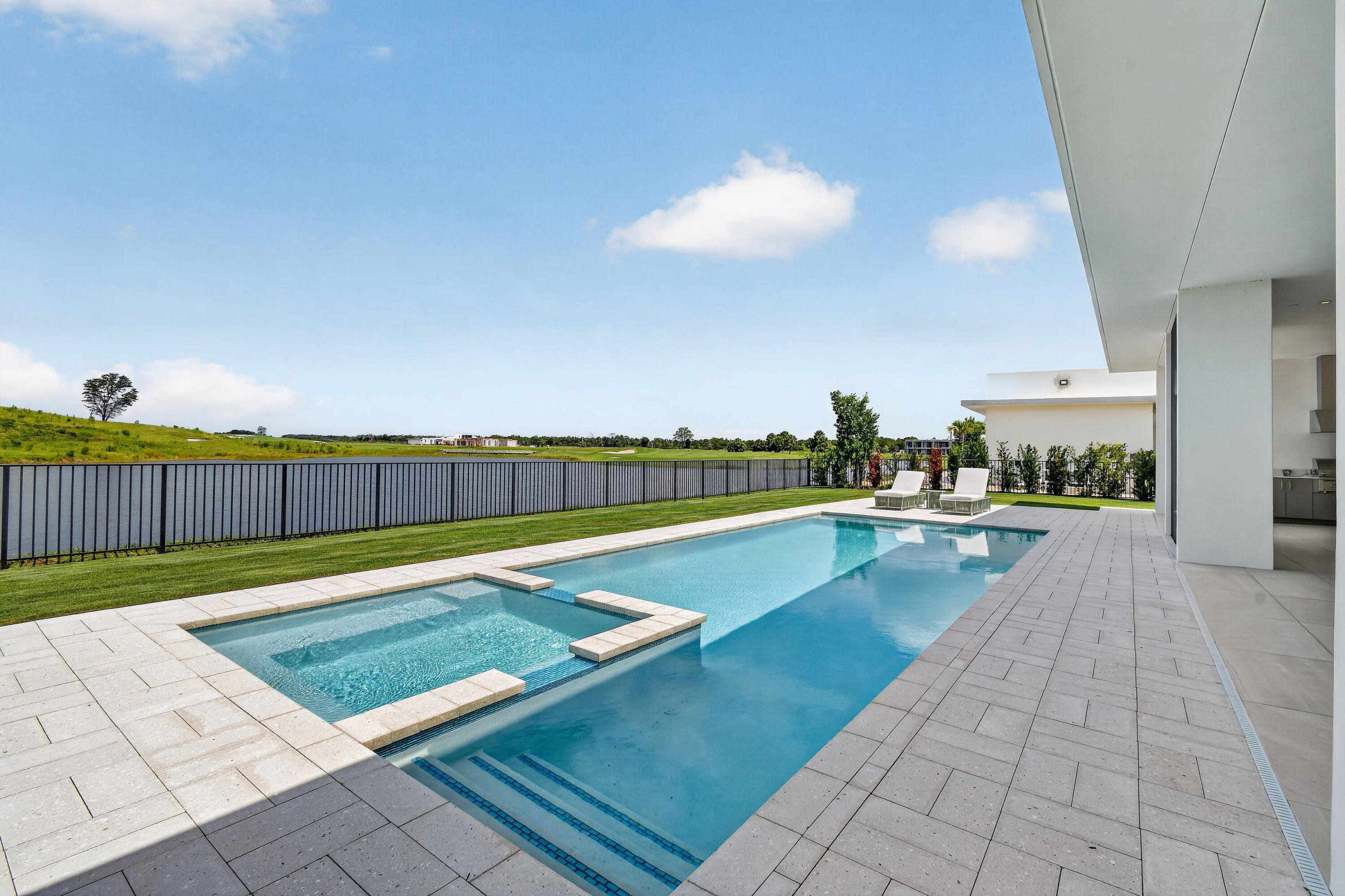 PANTHER NATIONAL AT AVENIR POD - Residential