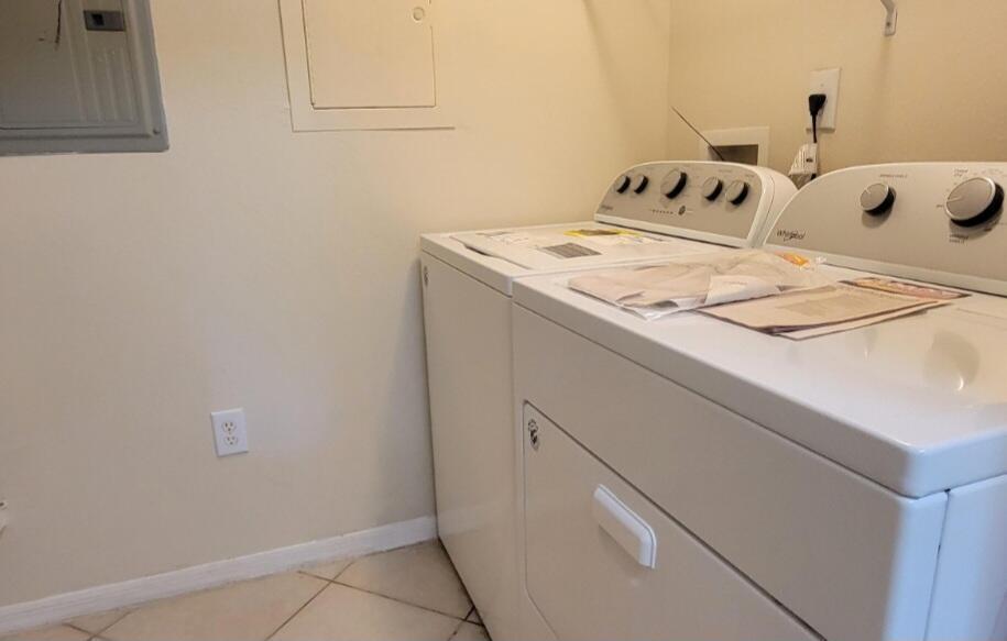 VILLAS AT EMERALD DUNES CONDO - Residential Lease